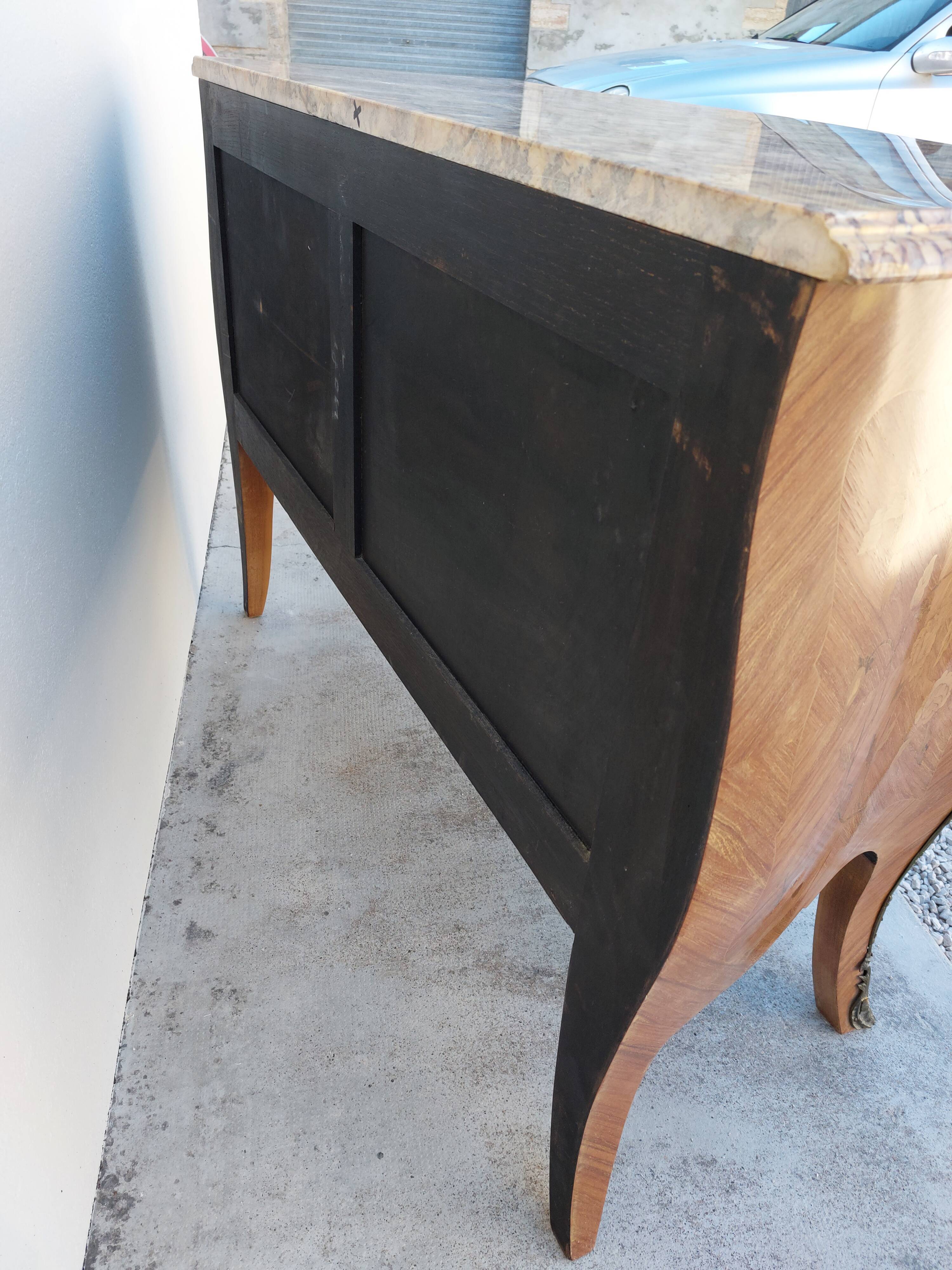 Louis XV chest of drawers in rosewood marquetry