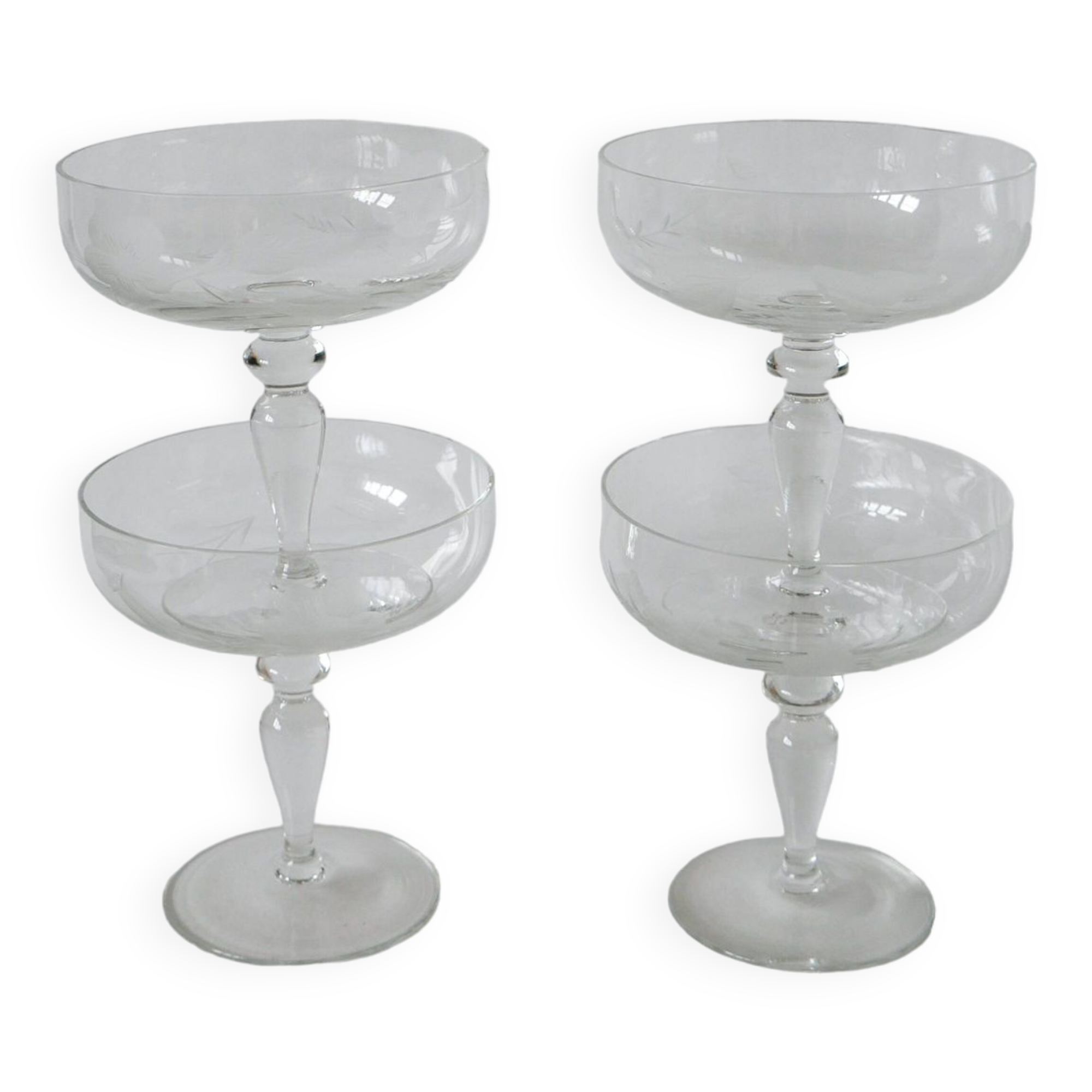 set of 4 very large champagne glasses in engraved crystal 1950 12 x 11 cm