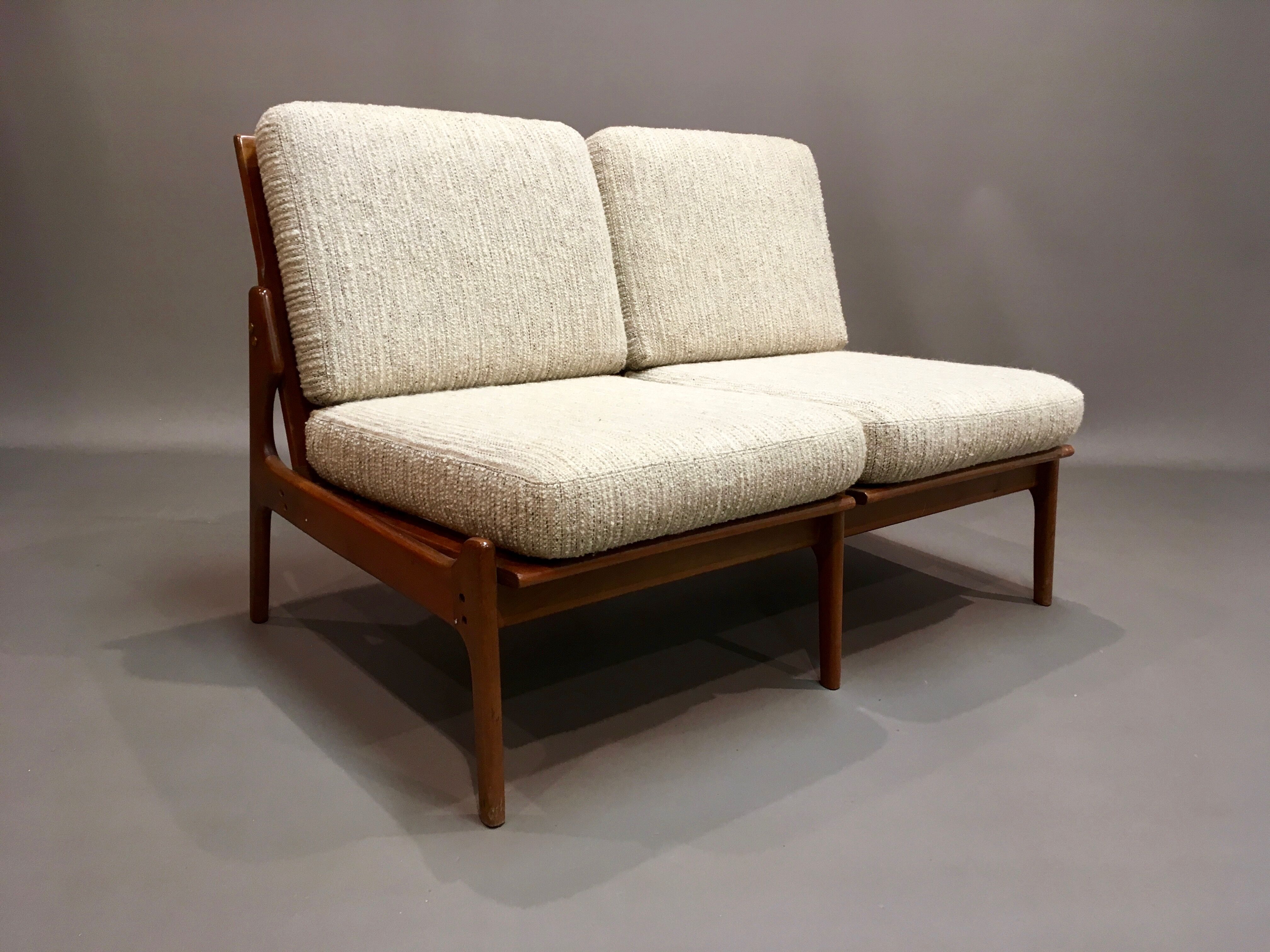 Sofa 2 places "Scandinavian design".