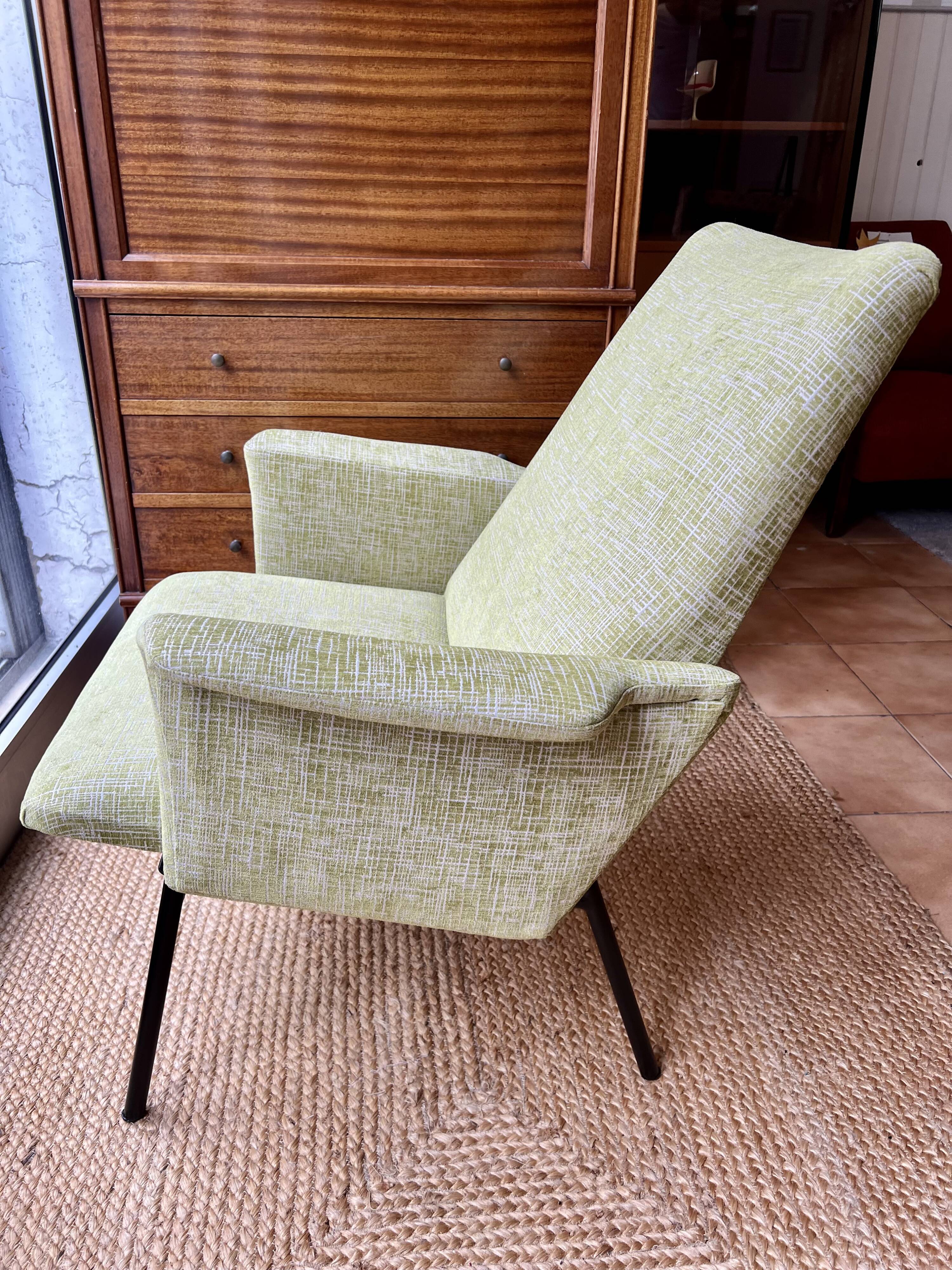 Renovated SK660 Pierre Guariche armchair
