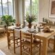 Table à manger rénovée en pin massif style scandinave brutaliste des années
