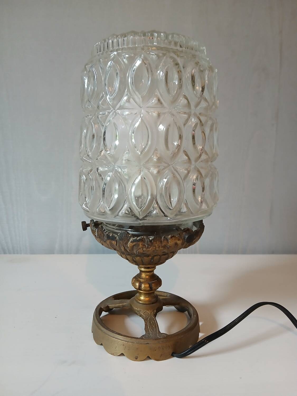 Vintage bedside lamp in molded glass and gold metal – 60s/70s