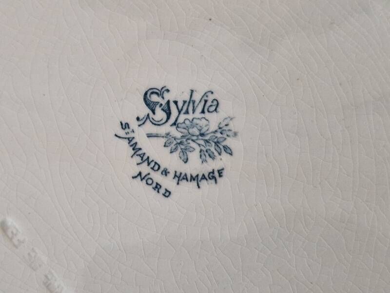 Important hollow plate in Saint Amand and Hamage earthenware, model Sylvia.