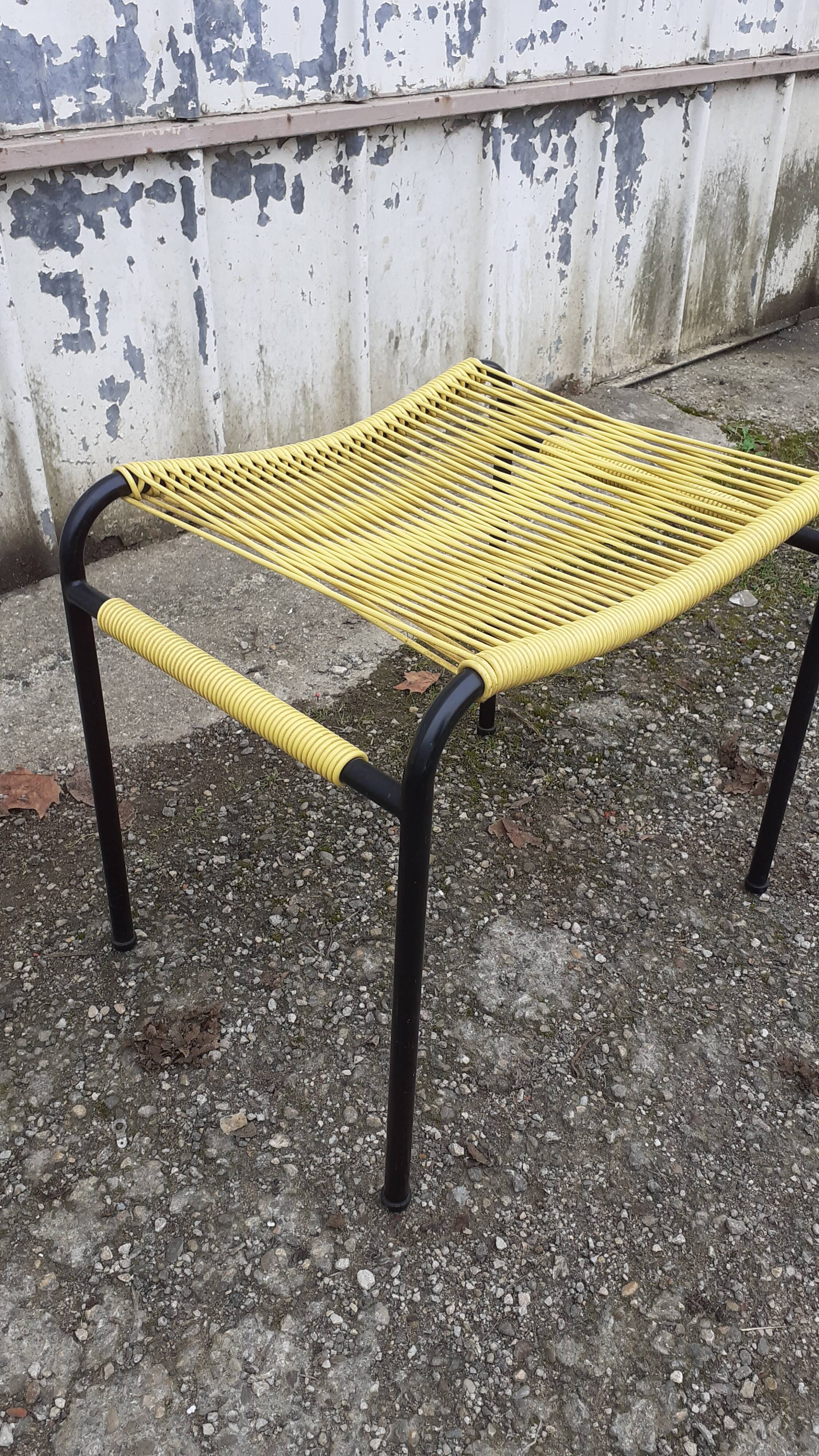 Scoubidou stool
