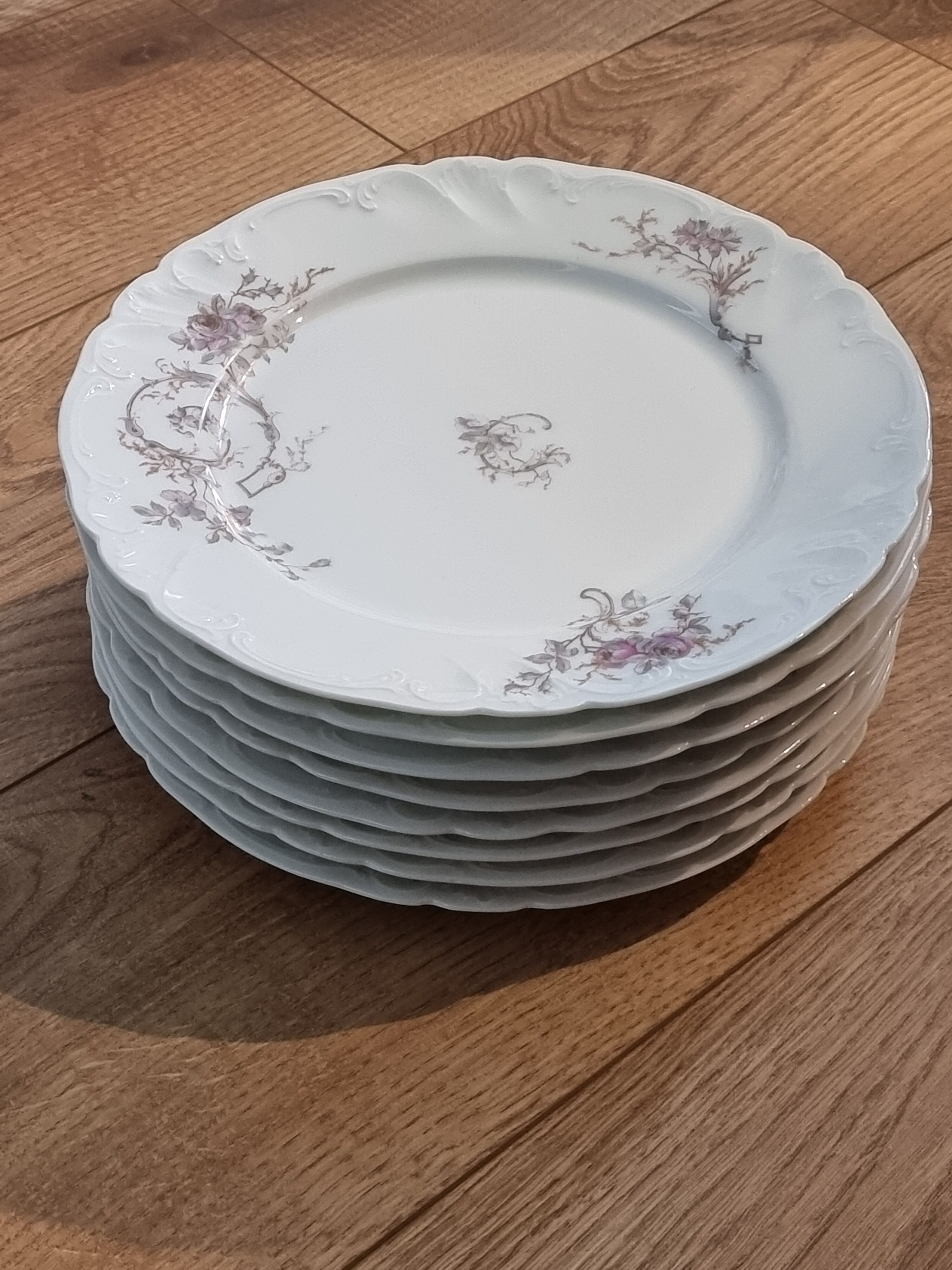 Set of eight Limoges porcelain plates