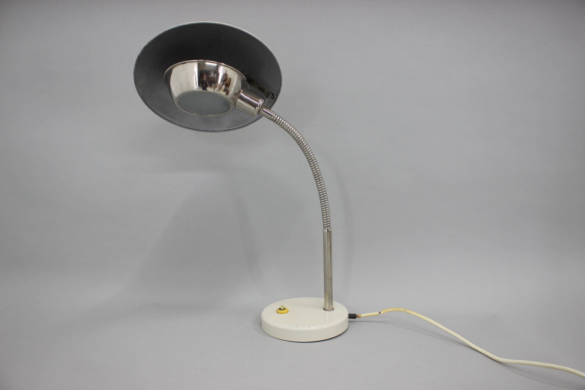 Lampe de table fonctionnaliste Tchécoslovaquie années 1930