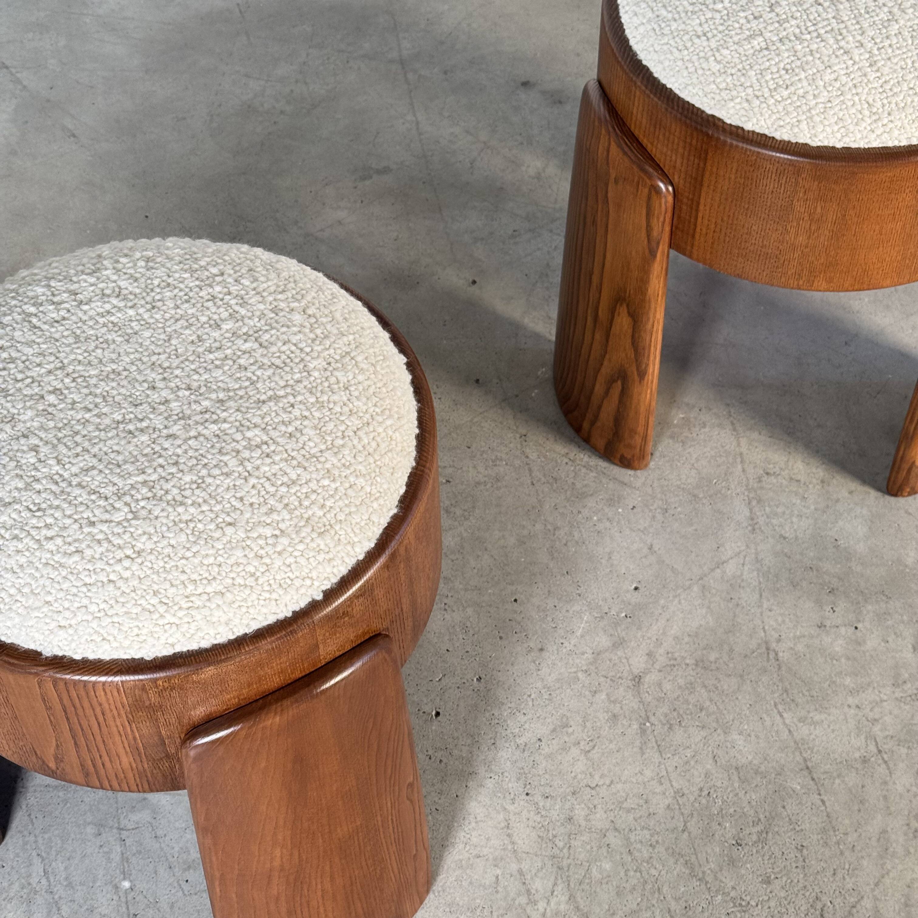 Paire de tabourets en frêne et tissu bouclé Dedar Milano par Forme
