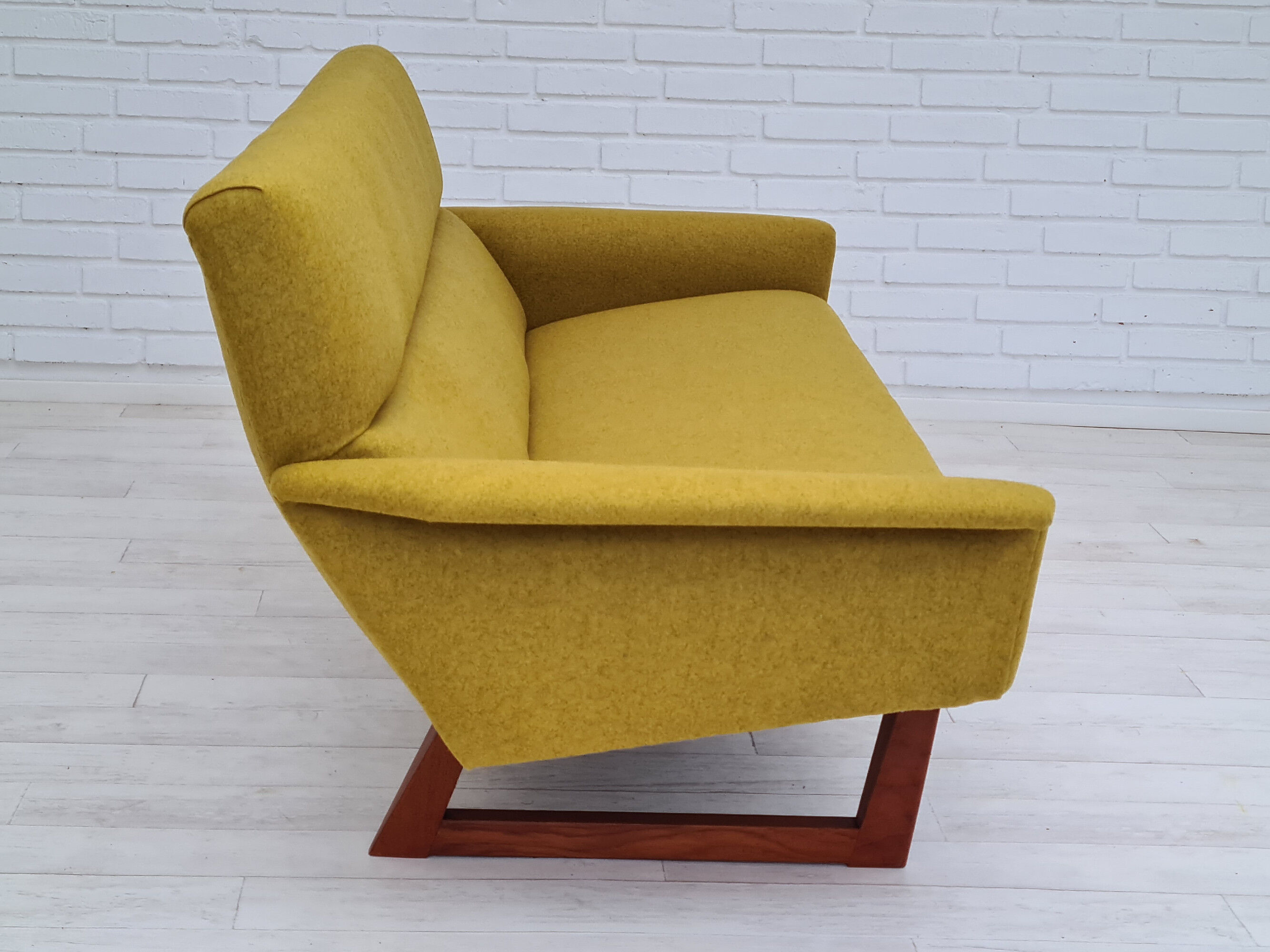 Canapé 3 modèle H.M.11, design danois par Illum Wikkelsø