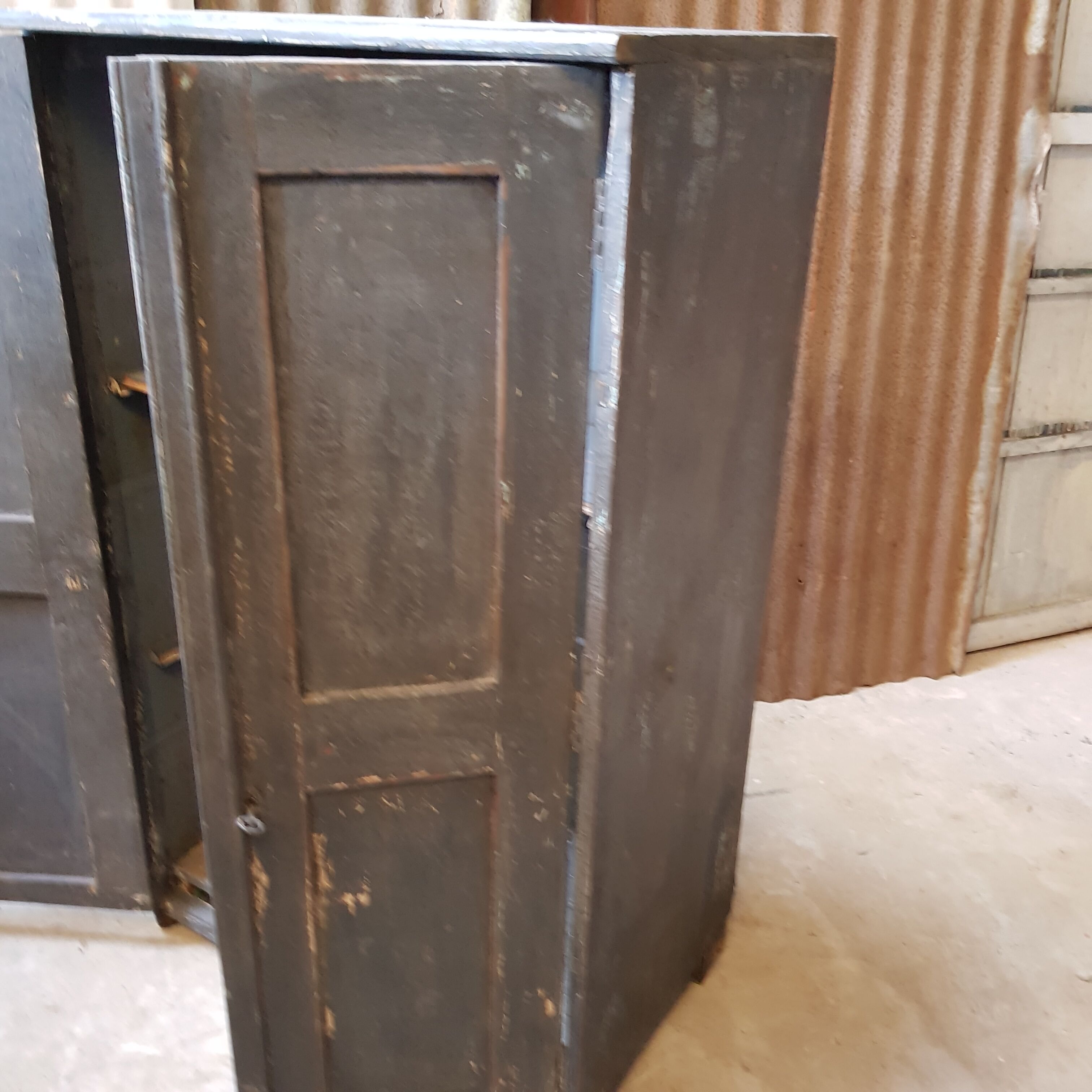 Meuble d'atelier patine ancienne