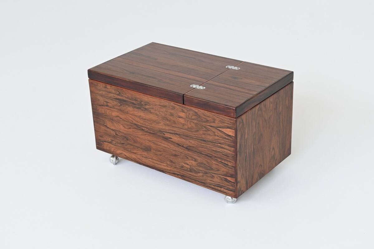 Poul Norreklit dry bar in rosewood Dyrlund Denmark 1960