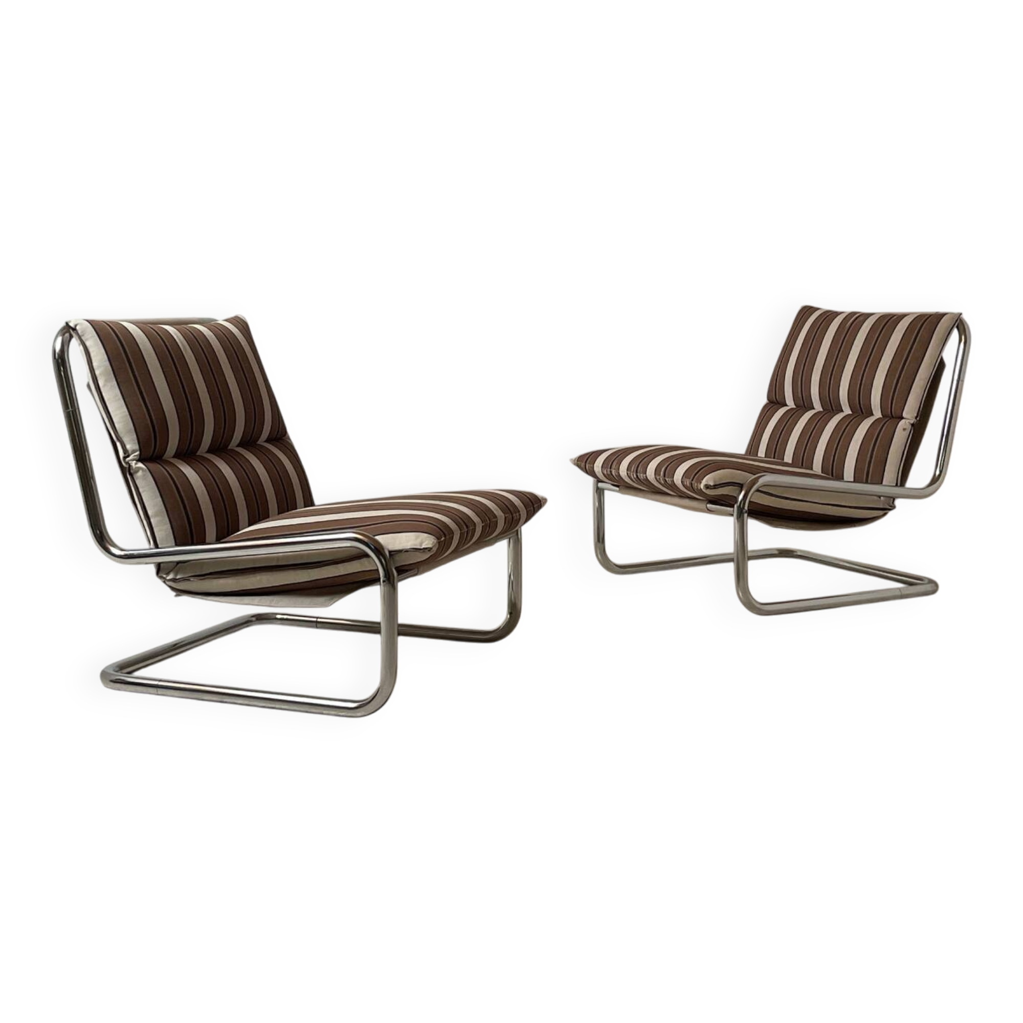 Paire de chauffeuses cantilever 1970