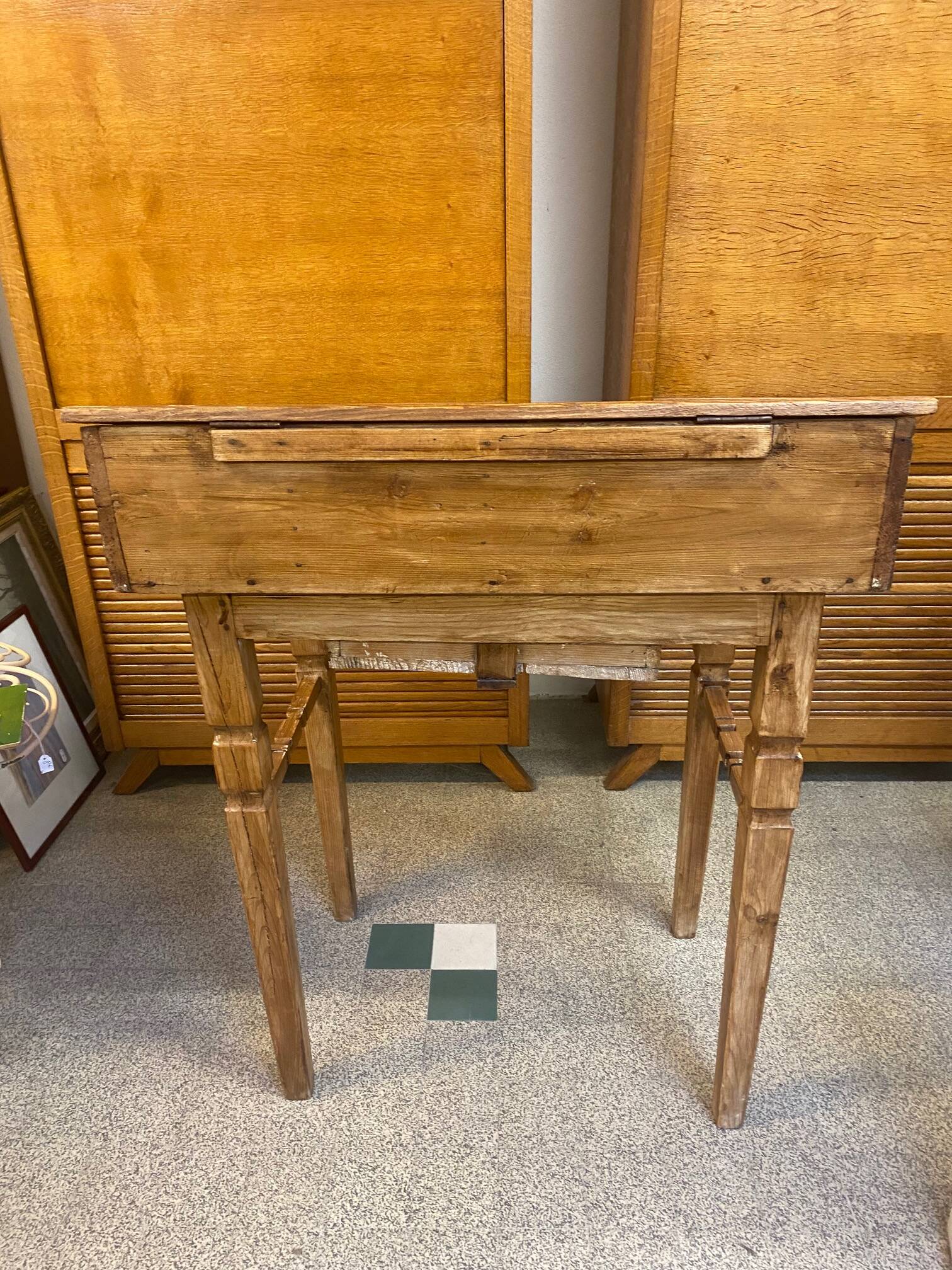 Desk desk in pitchpin early 20th century with drawer