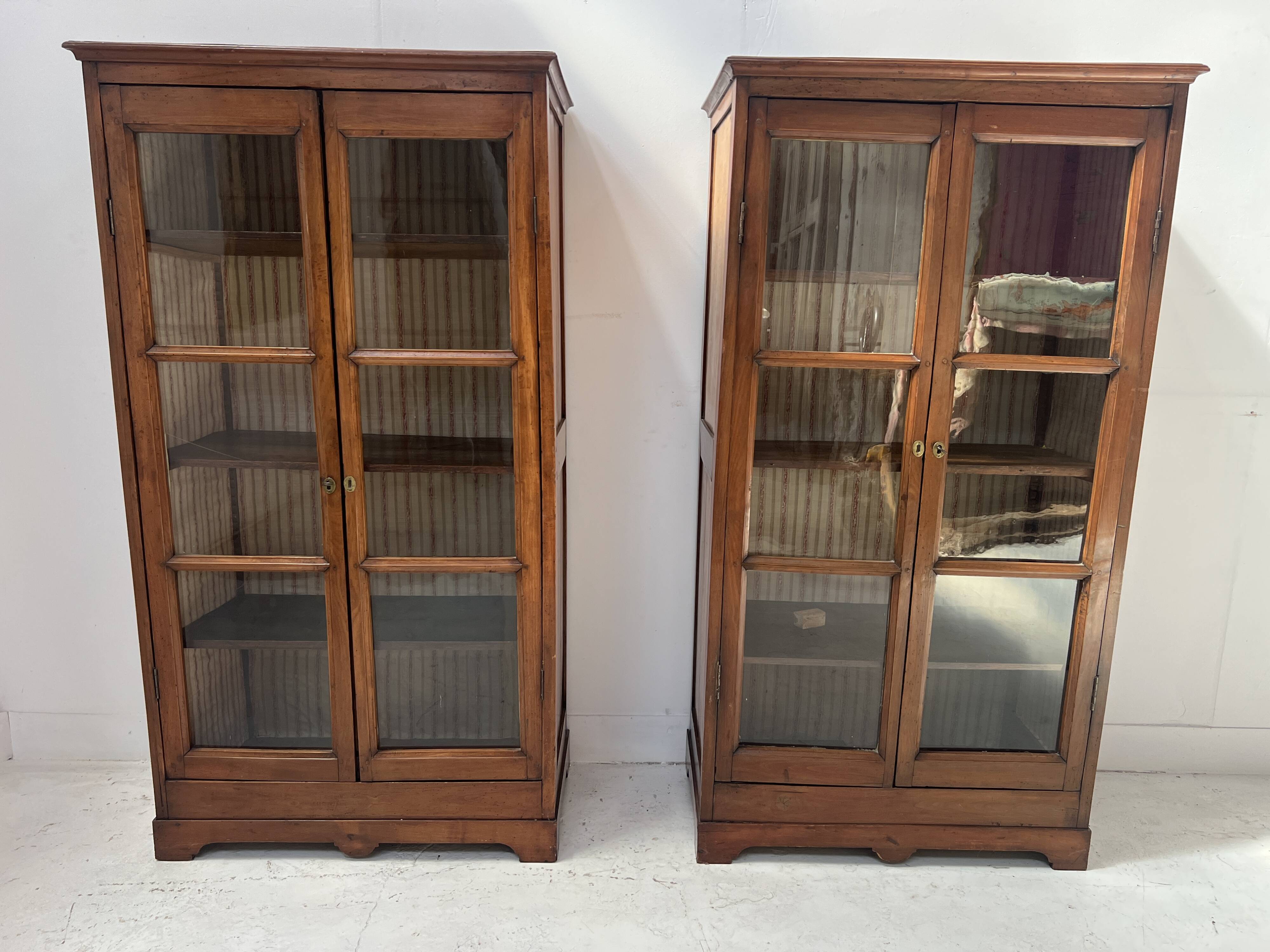 Pair of display cabinets in solid cherry wood from the 19th century.