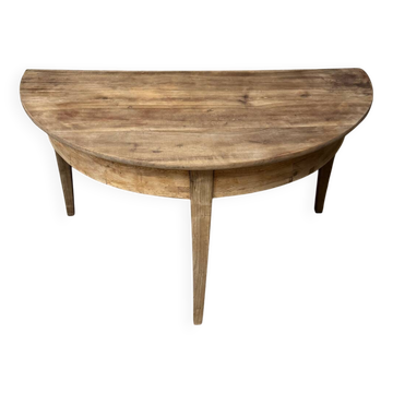 Pretty half-round table