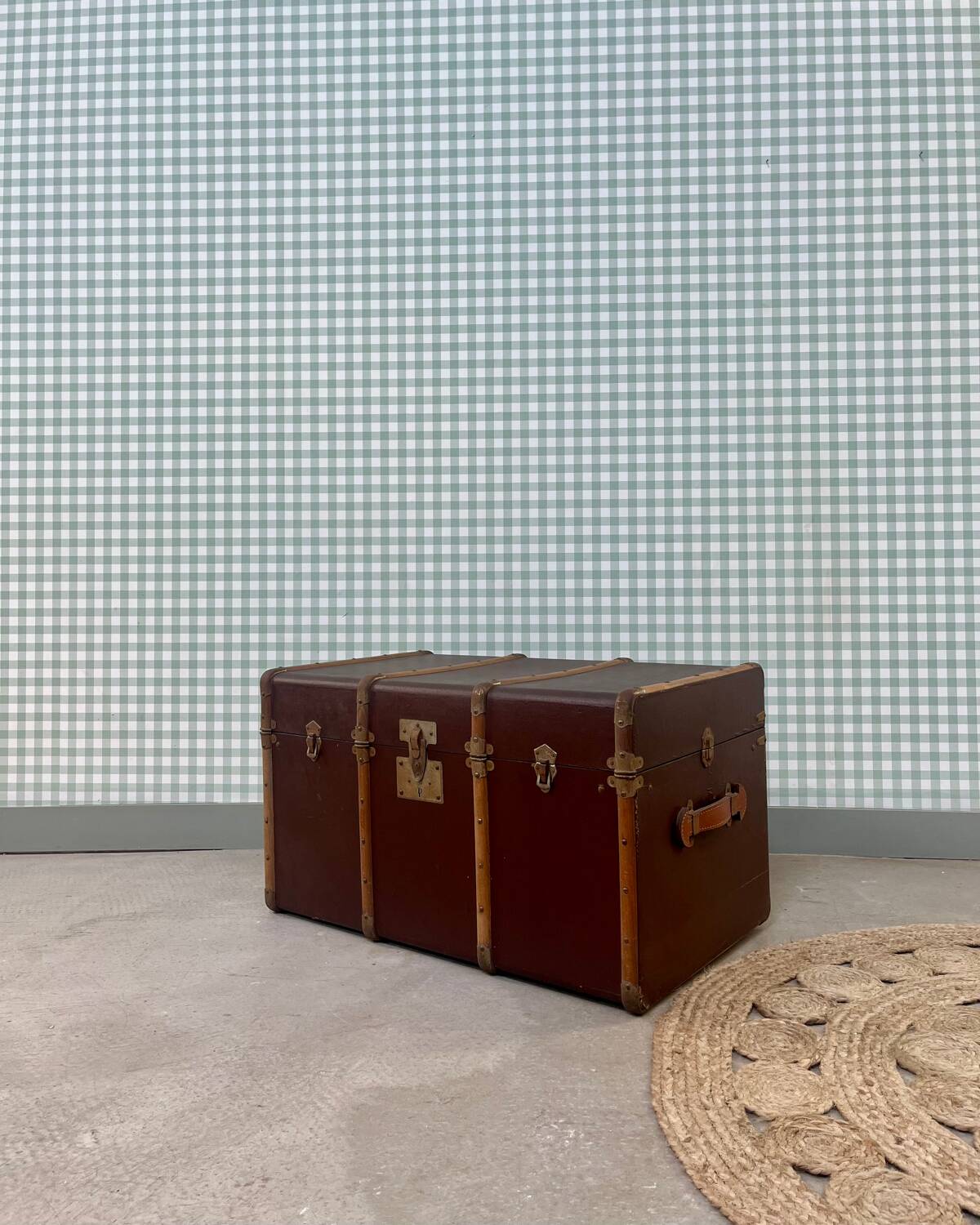 Circled travel trunk