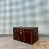 Circled travel trunk
