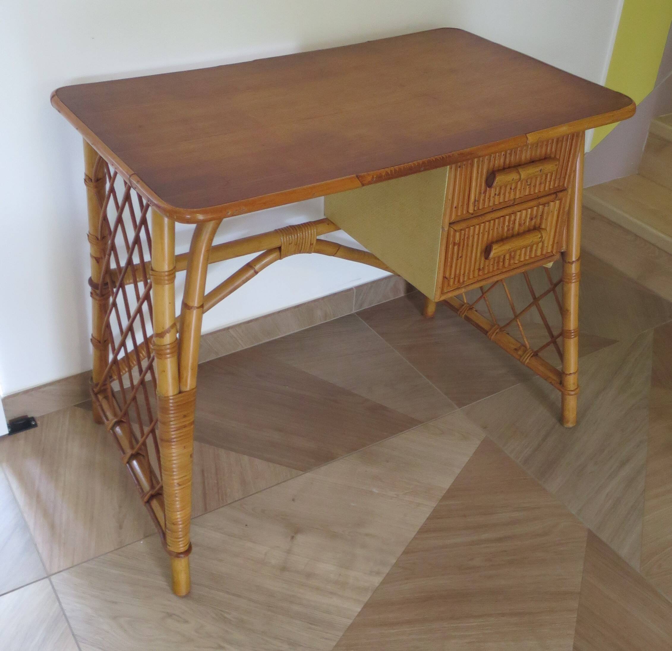 Vintage design - beautiful retro desk in bamboo wood and rattan - 2 drawers - 60s