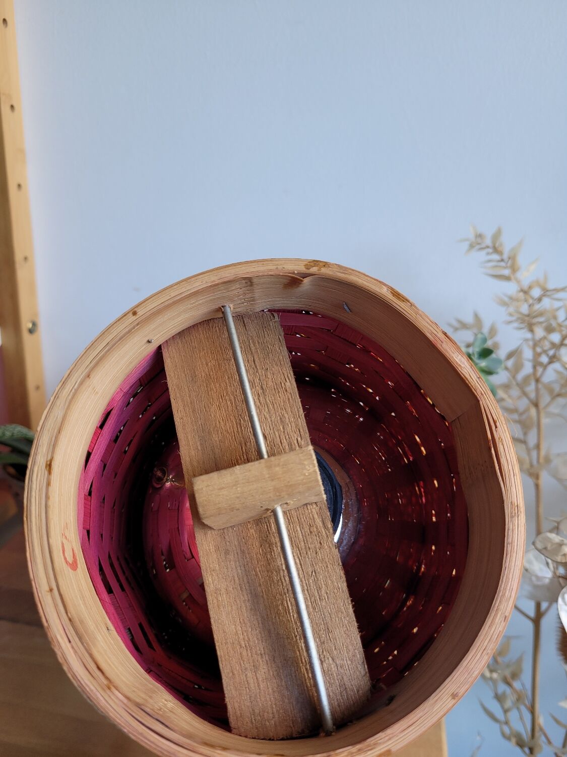 Thermos bottle with wicker canning