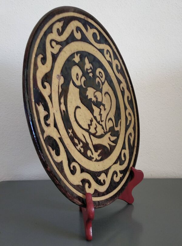 Plat vintage du Dauphiné en terre cuite vernissée Couple de pigeons