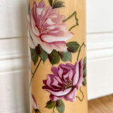 Vase bleu et beige à motif fleurs