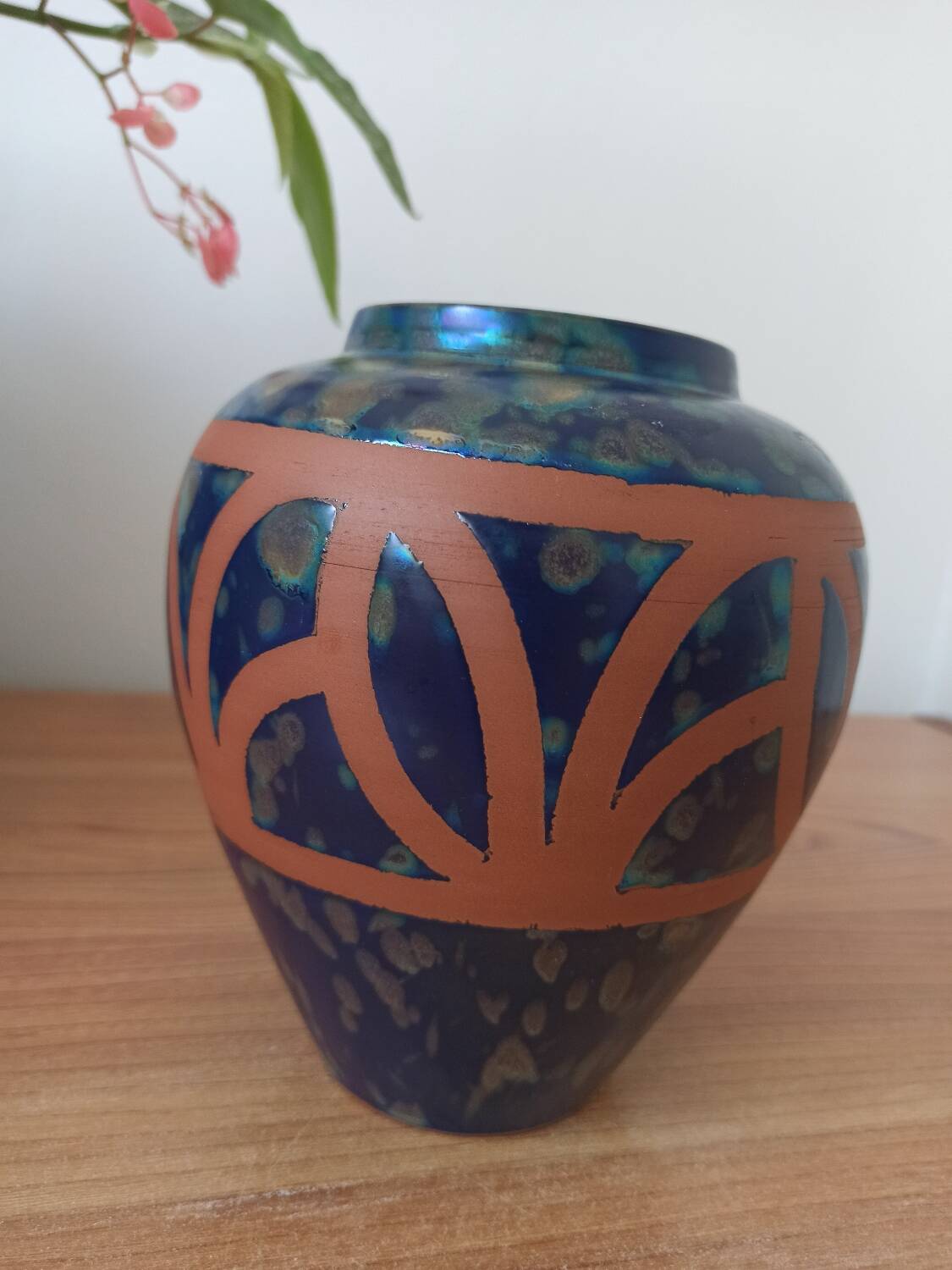 Hand-turned stoneware vase – Iridescent glaze