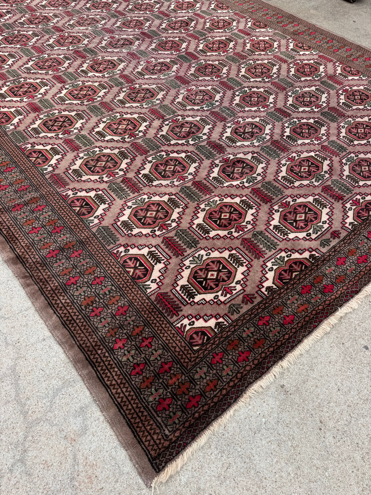 Large antique Bukhara carpet (300X375cm)