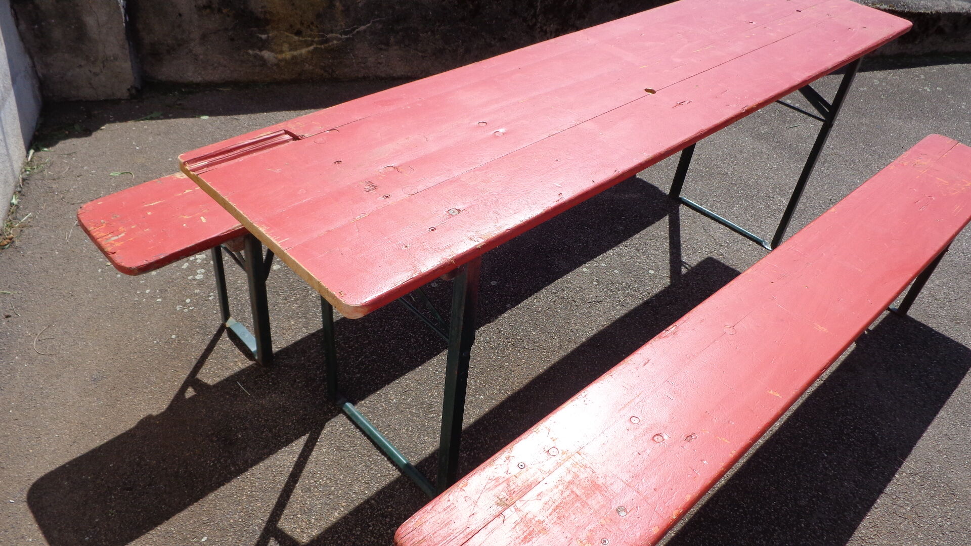 Brewery table + 2 benches