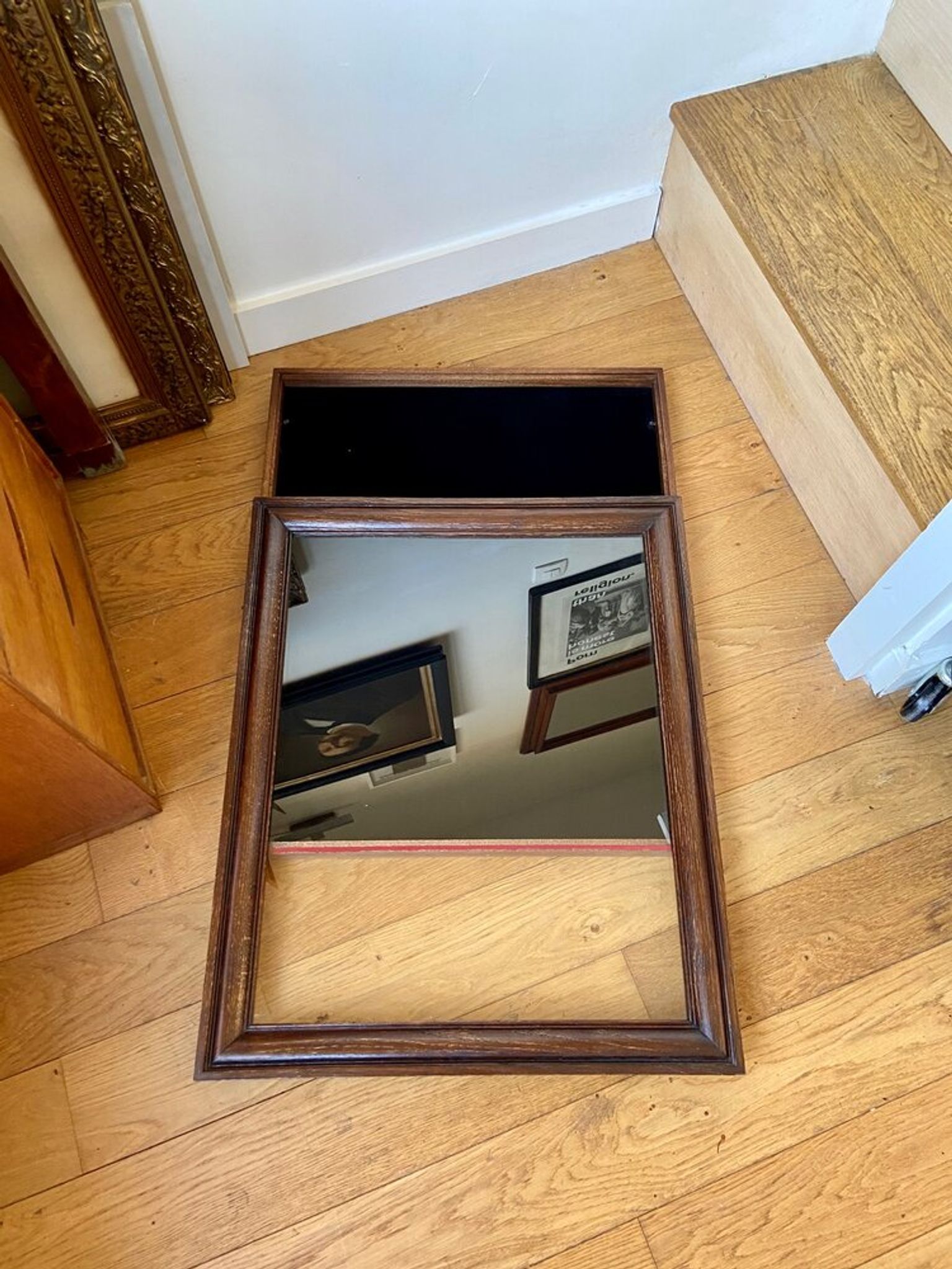 Vitrine en bois et velours noir