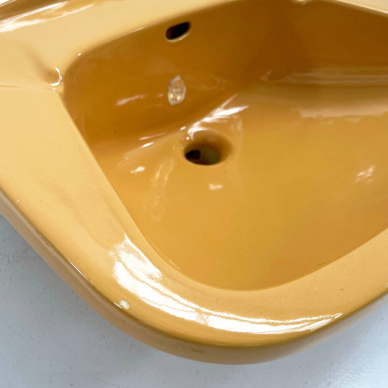 Pair of sinks, 1 mustard and 1 pink from Keramag Keravit, 1980.