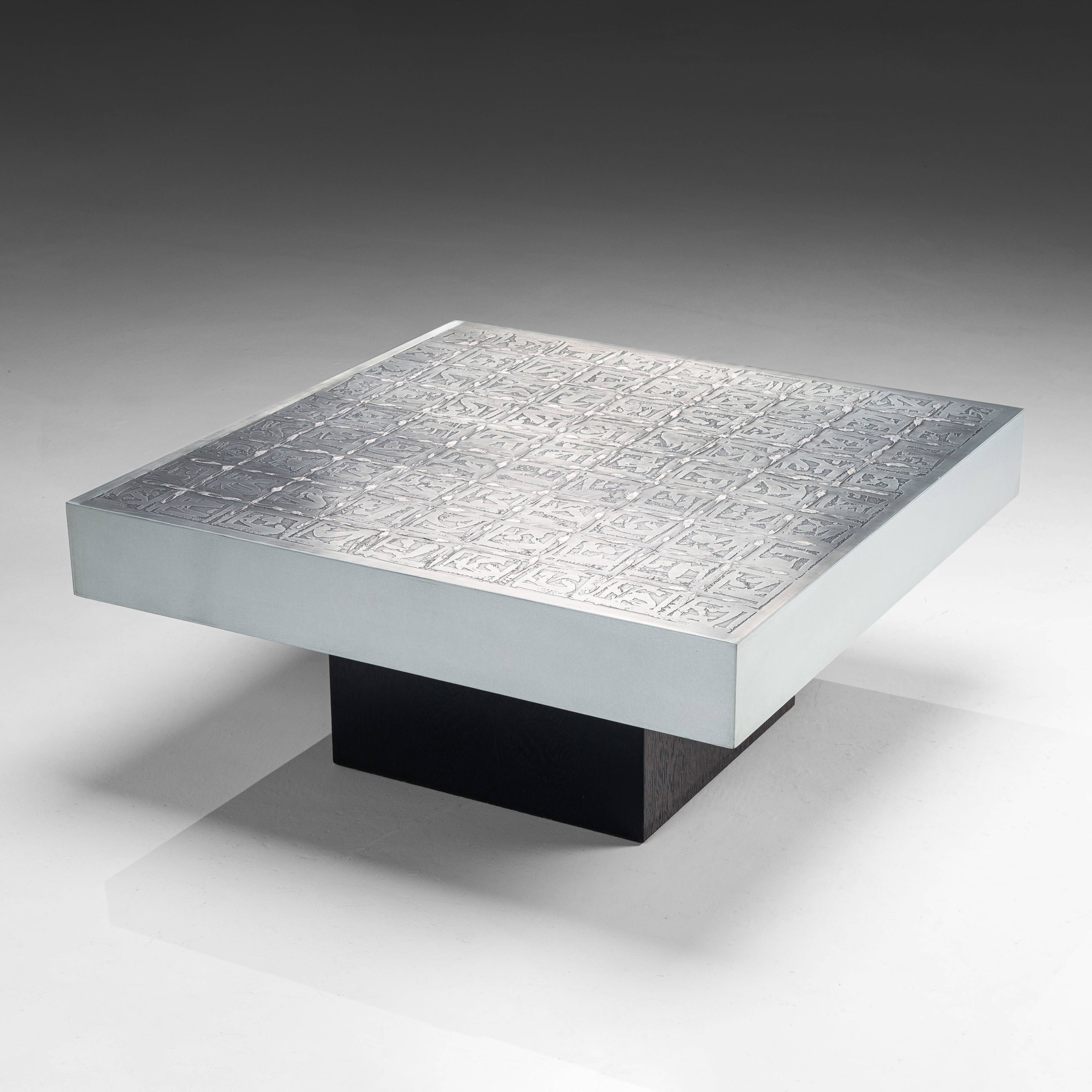 Table basse gravée par Bernhard Rohne