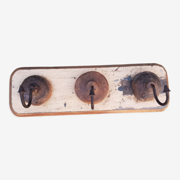 Ecru solid teak coat hook with 3 cast iron hooks