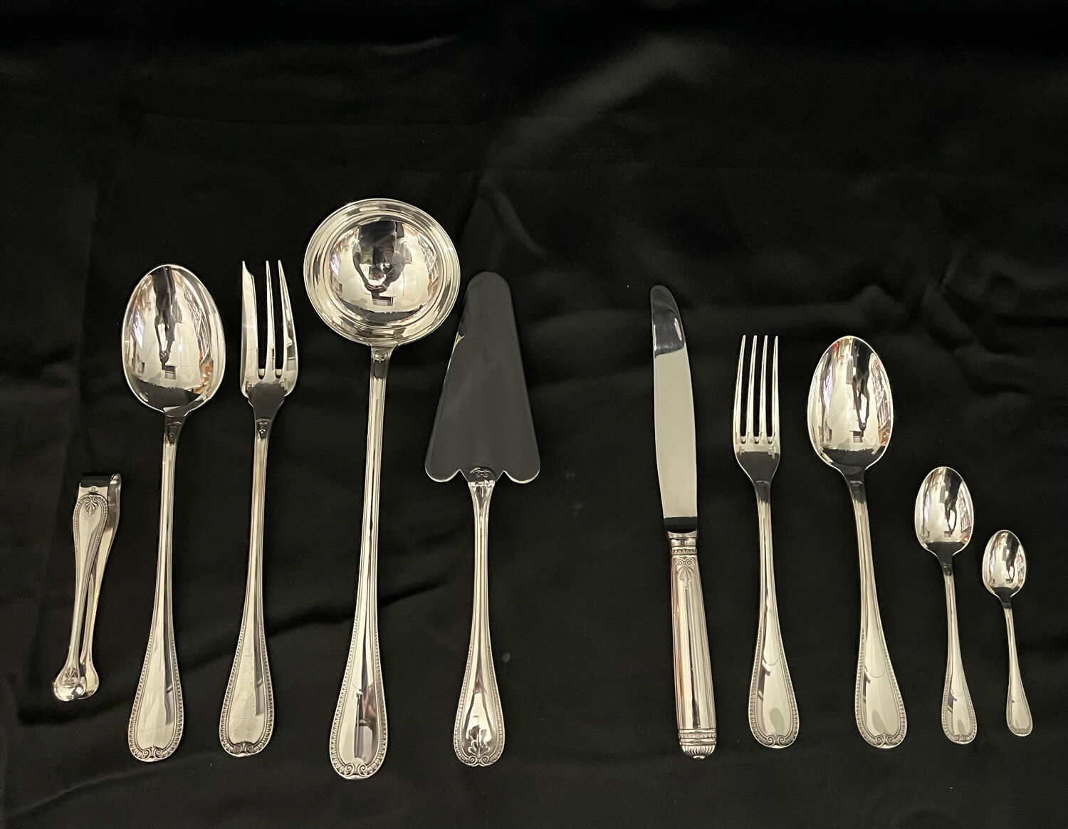 Christofle malmaison housekeeper with silversmith 65 pieces condition close to new