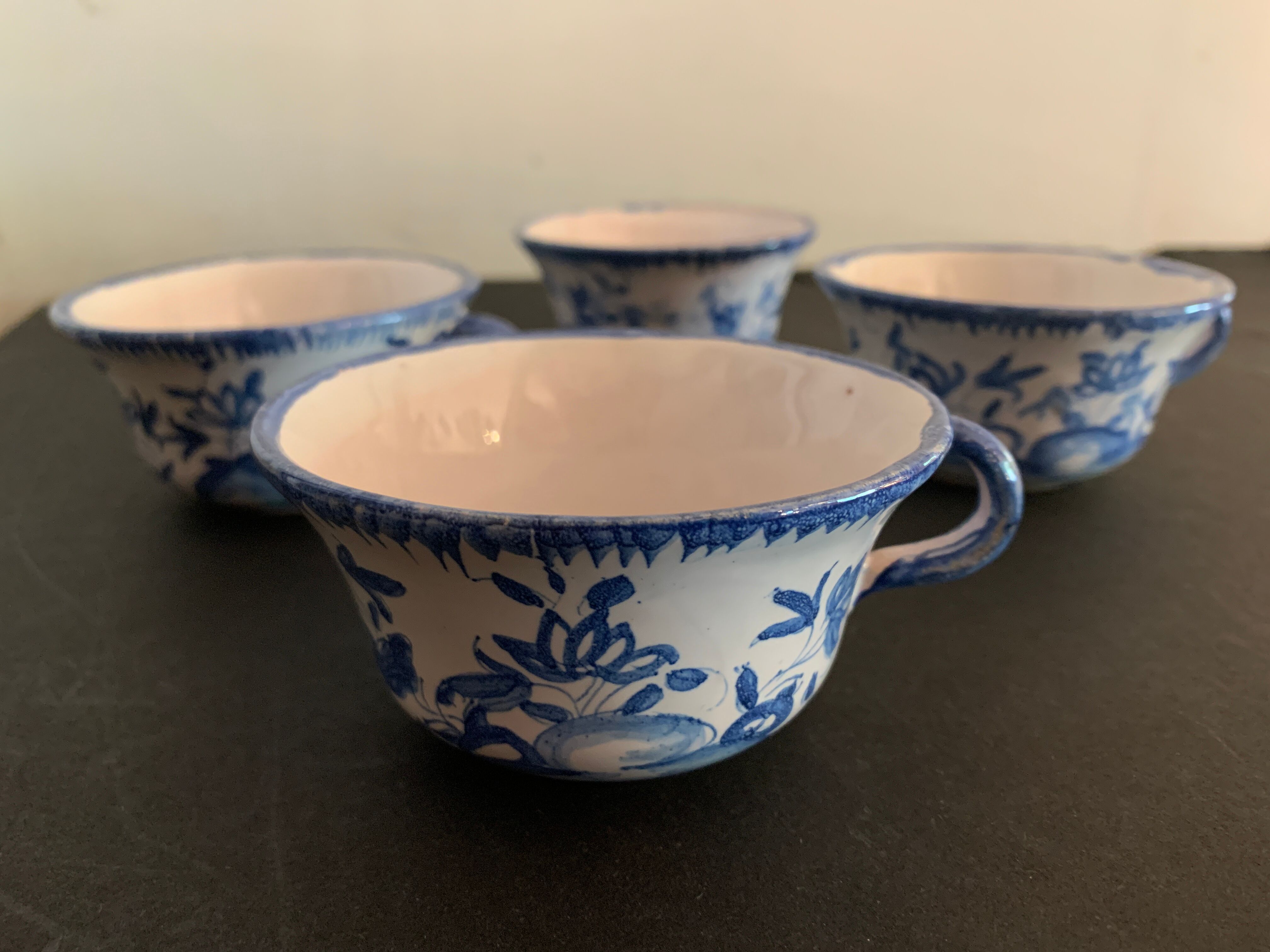 4 tasses à café en porcelaine Paul Gouazé, Martres Tolosane, croix occitane, 1920