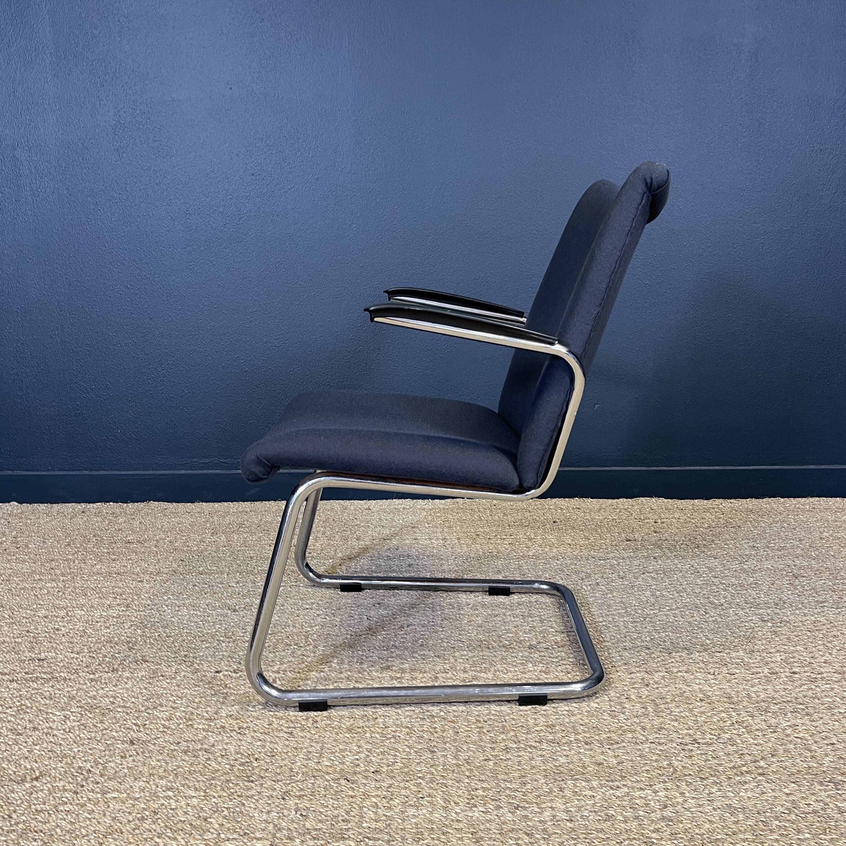 Pair of 2 Cantilever armchairs by Toon de Wit