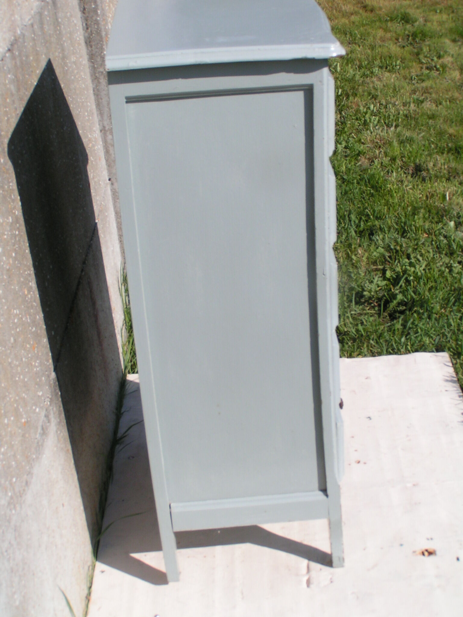 Chiffonnier gris 5 tiroirs en bois