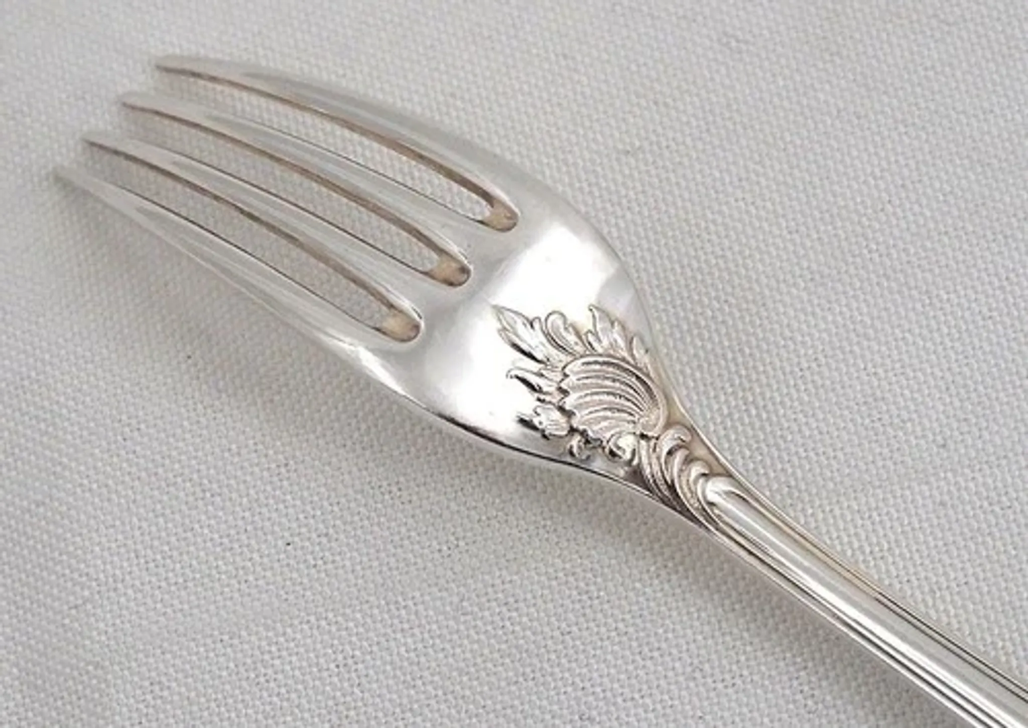 Christofle Marly, 12 silver-plated table forks, excellent condition.