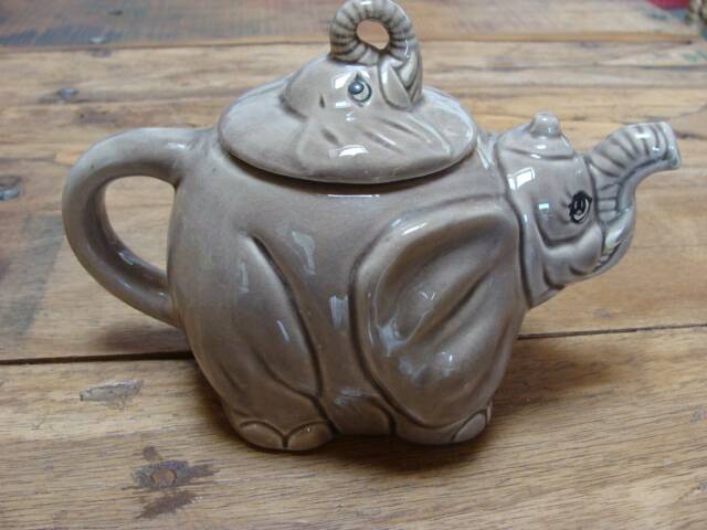 Théière éléphant vintage