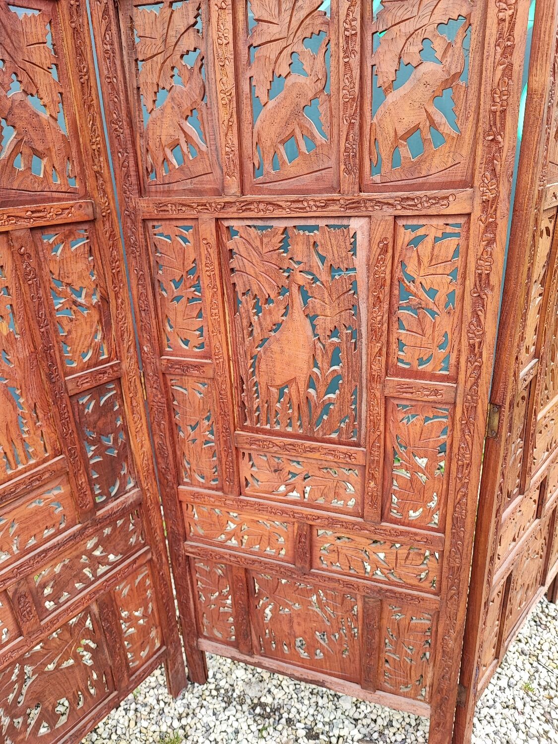 Three-panel screen made of solid wood