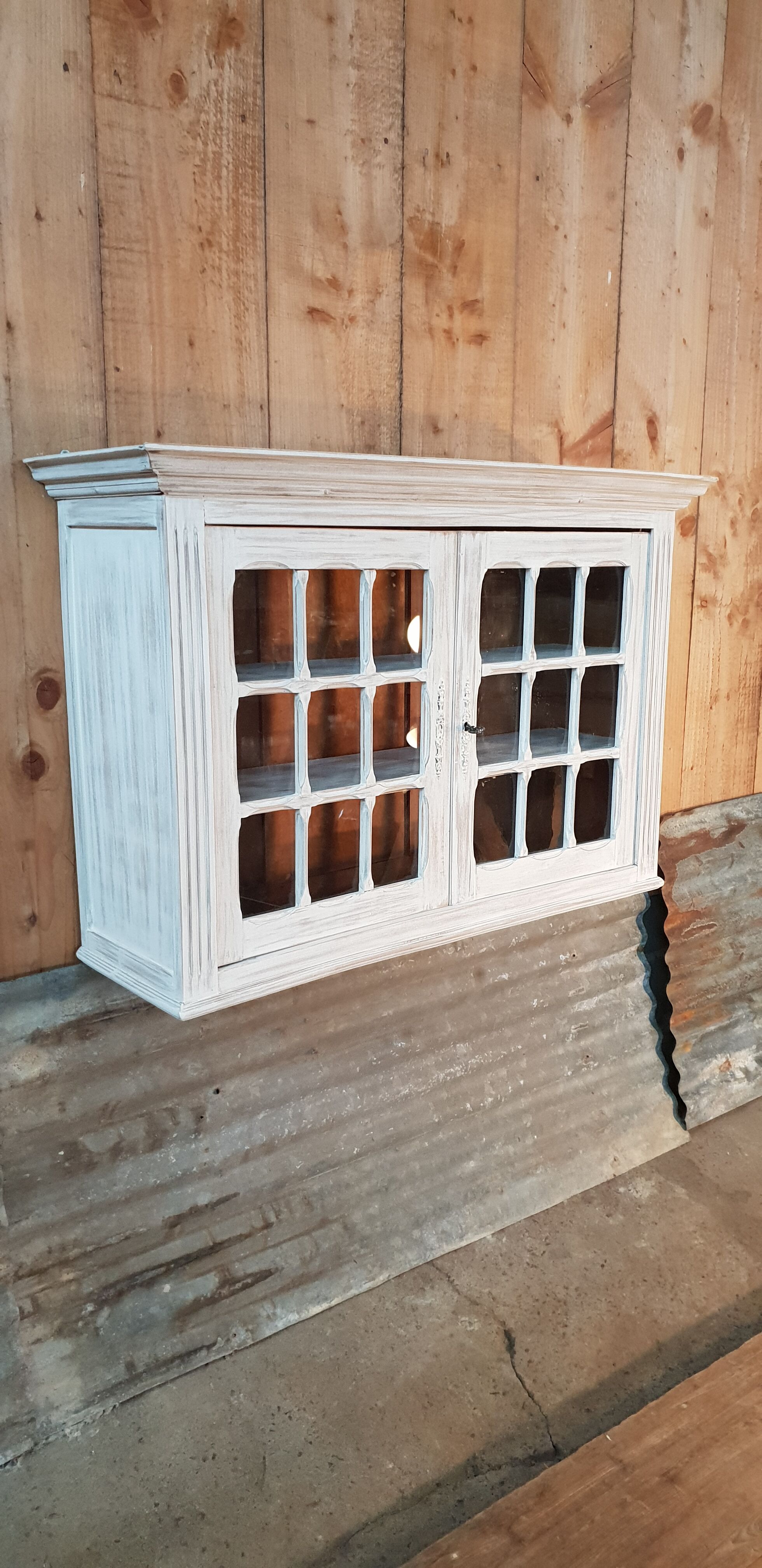 Showcase furniture to hang