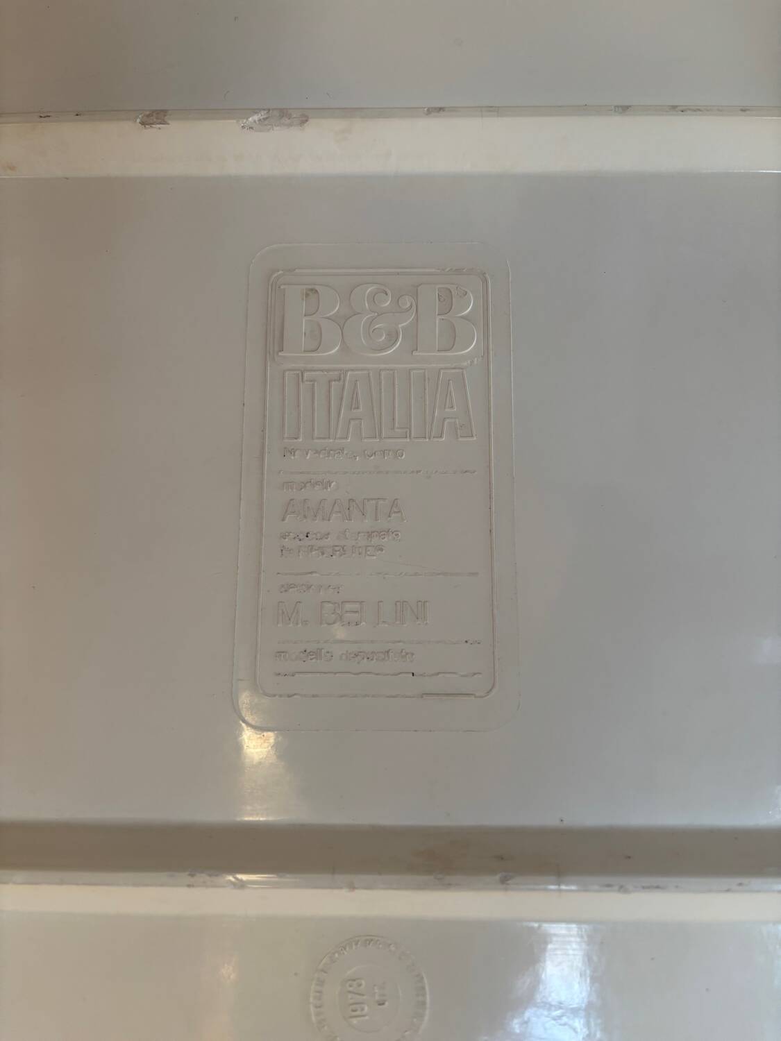 Paire de fauteuils / chauffeuses amanta par mario bellini