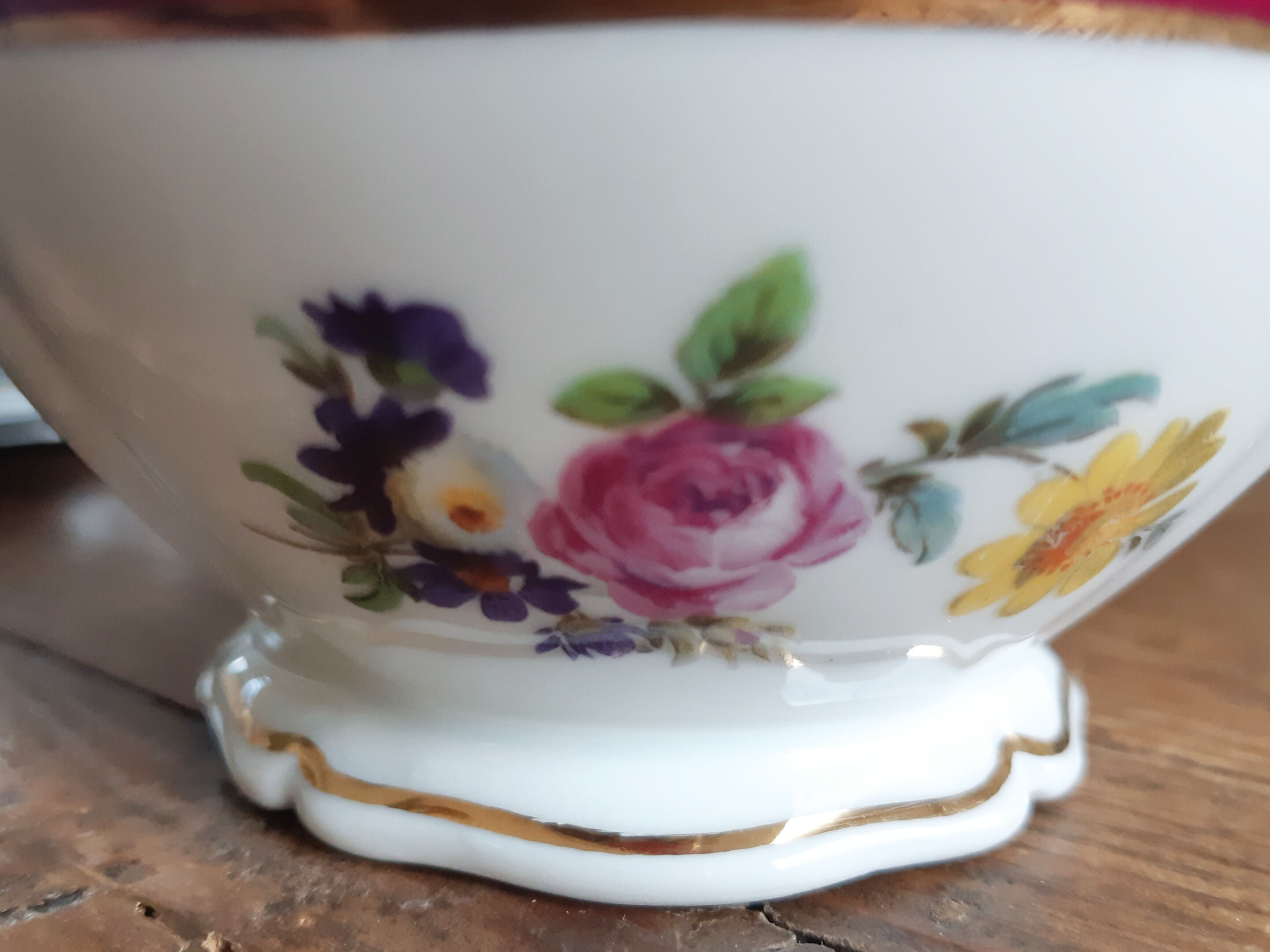 Teapot in Limoges porcelain, burgundy and gold