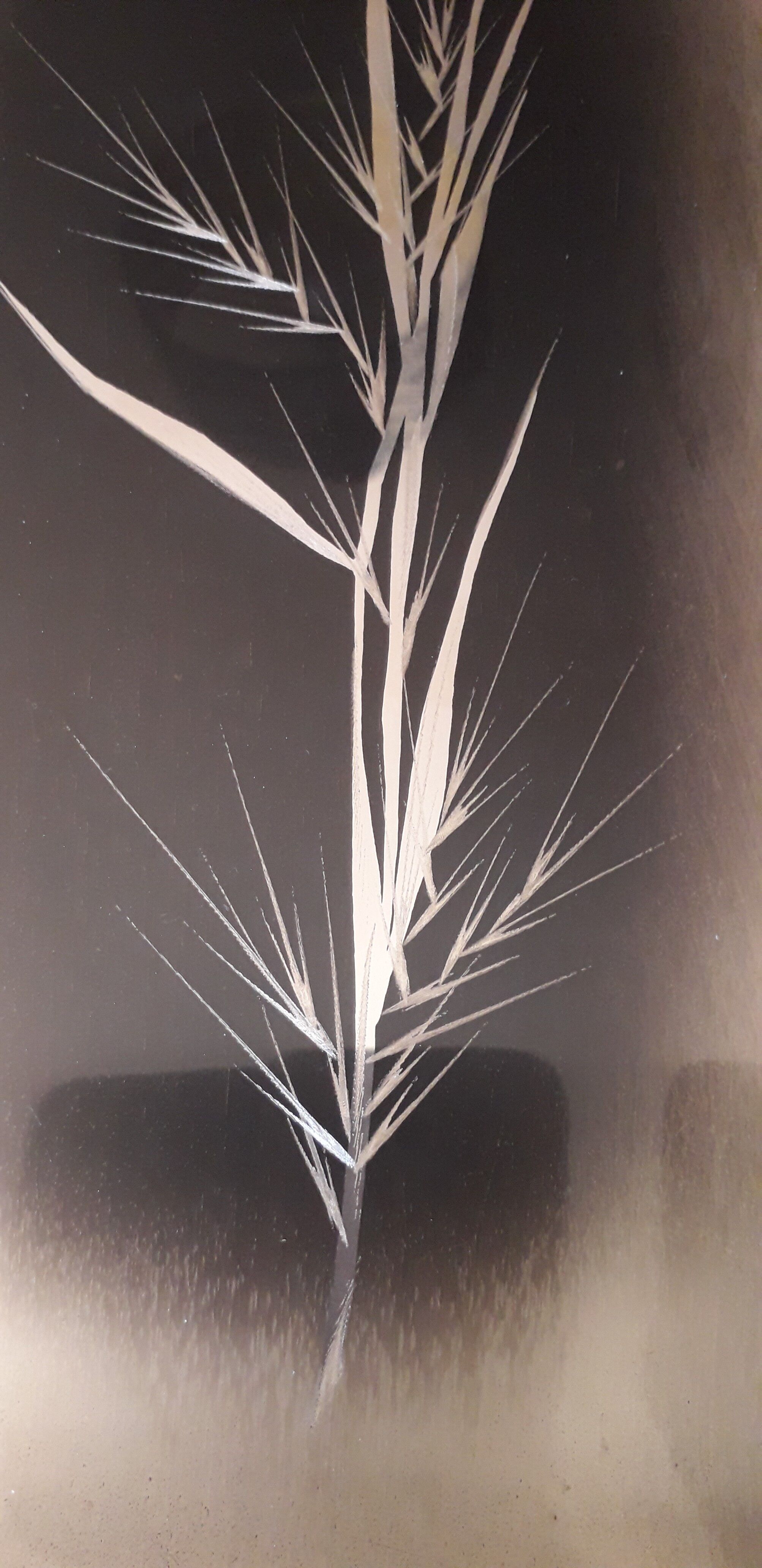 Stainless steel top, hand-engraved décor, to hang