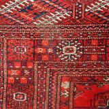 Tapis vintage fait main Tekke en laine rouge (109cm x 112cm) – Années 1970
