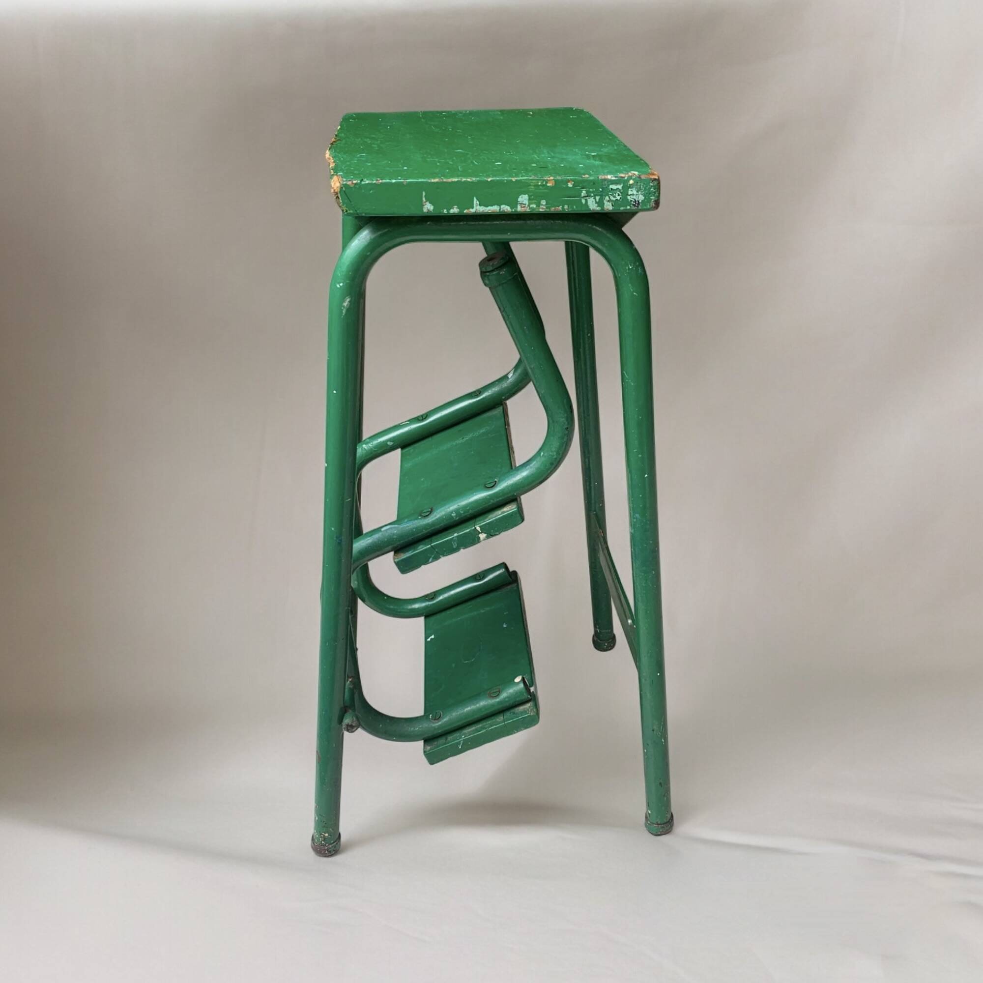 Vintage stepladder in green painted wood and steel