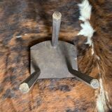 2 tripod stools