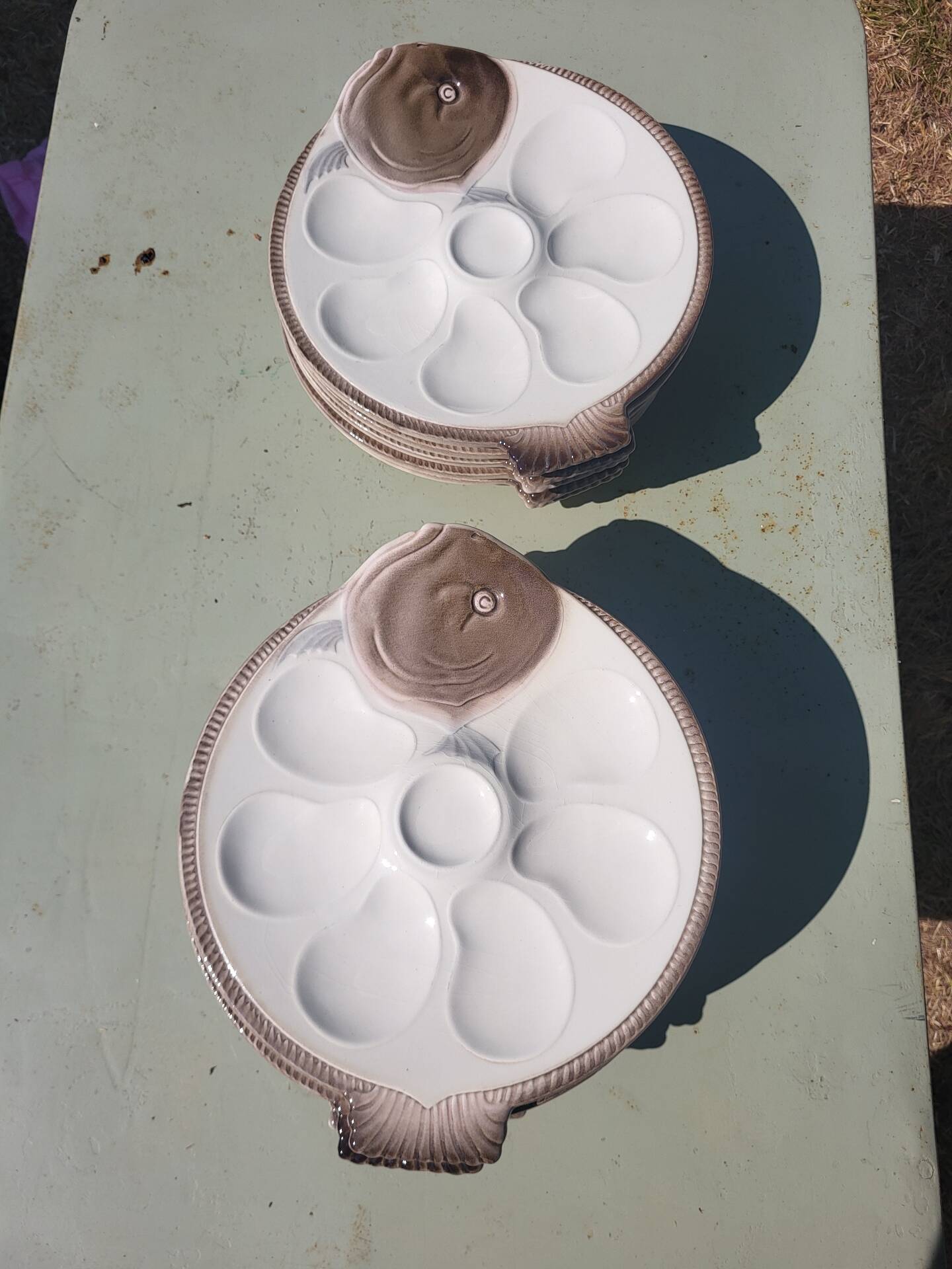 11 Longwy oyster plates with wells and a central compartment.