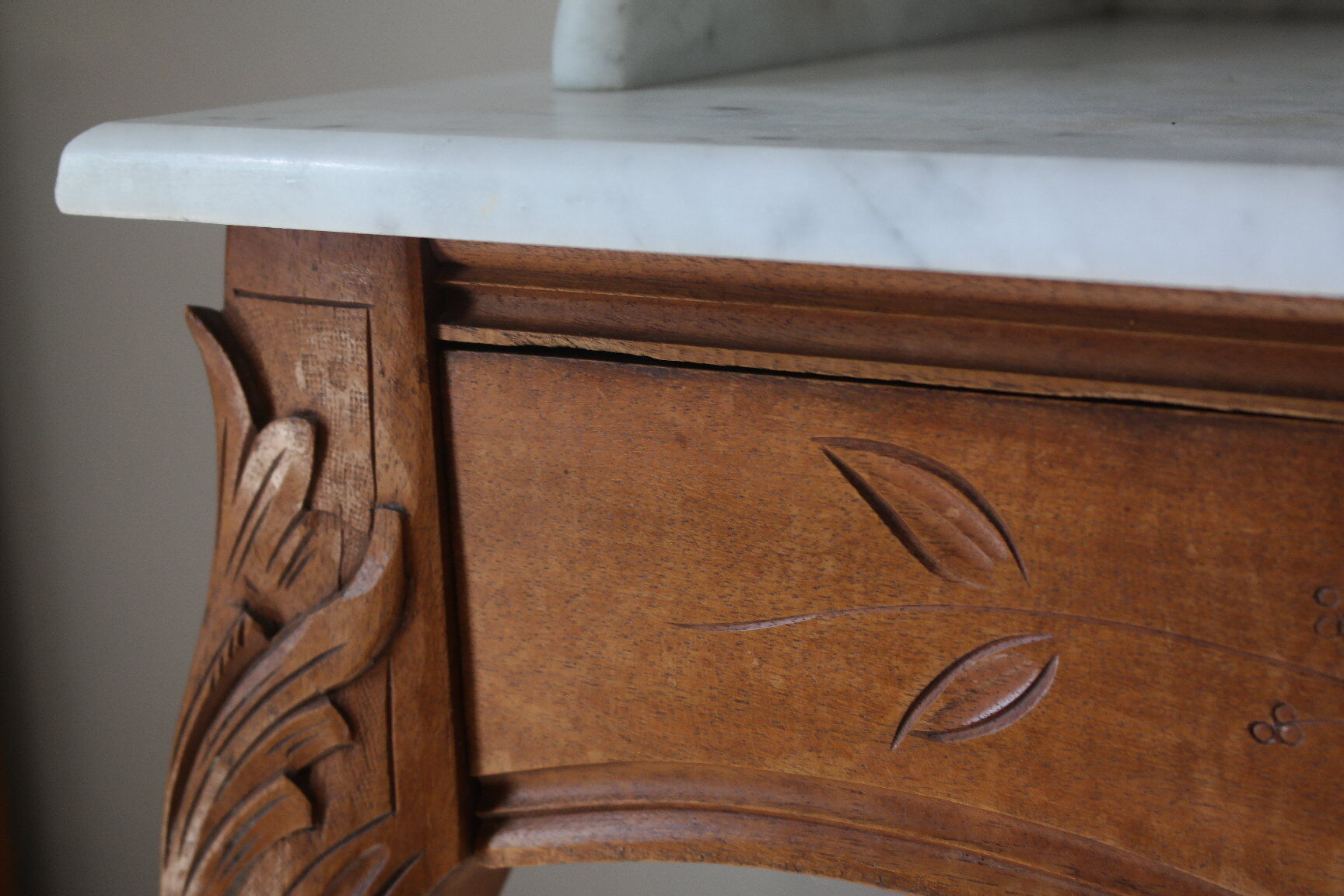 Louis XV-style toilet table in walnut and marble