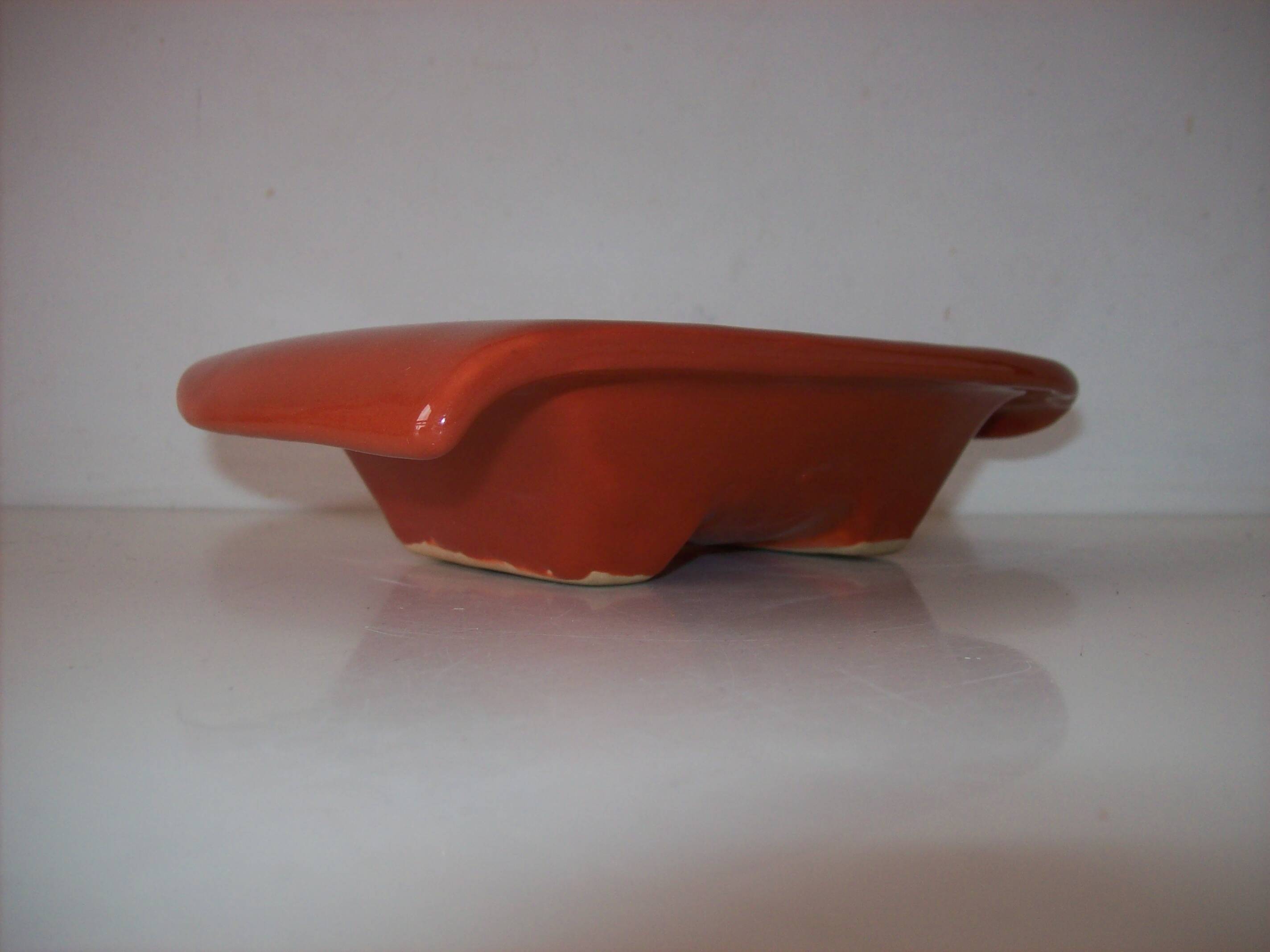 Free-form ceramic catchall