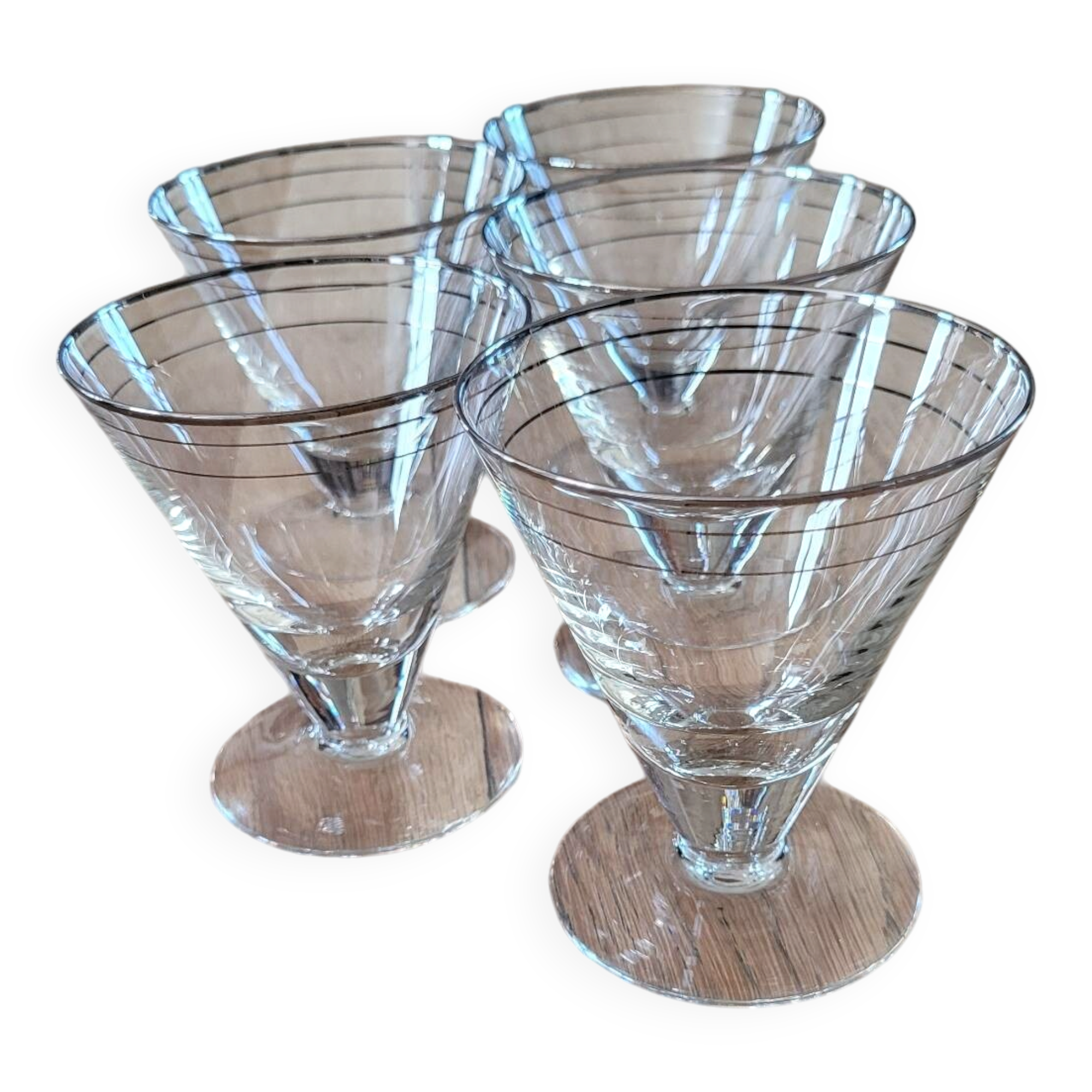 5 stemmed glasses