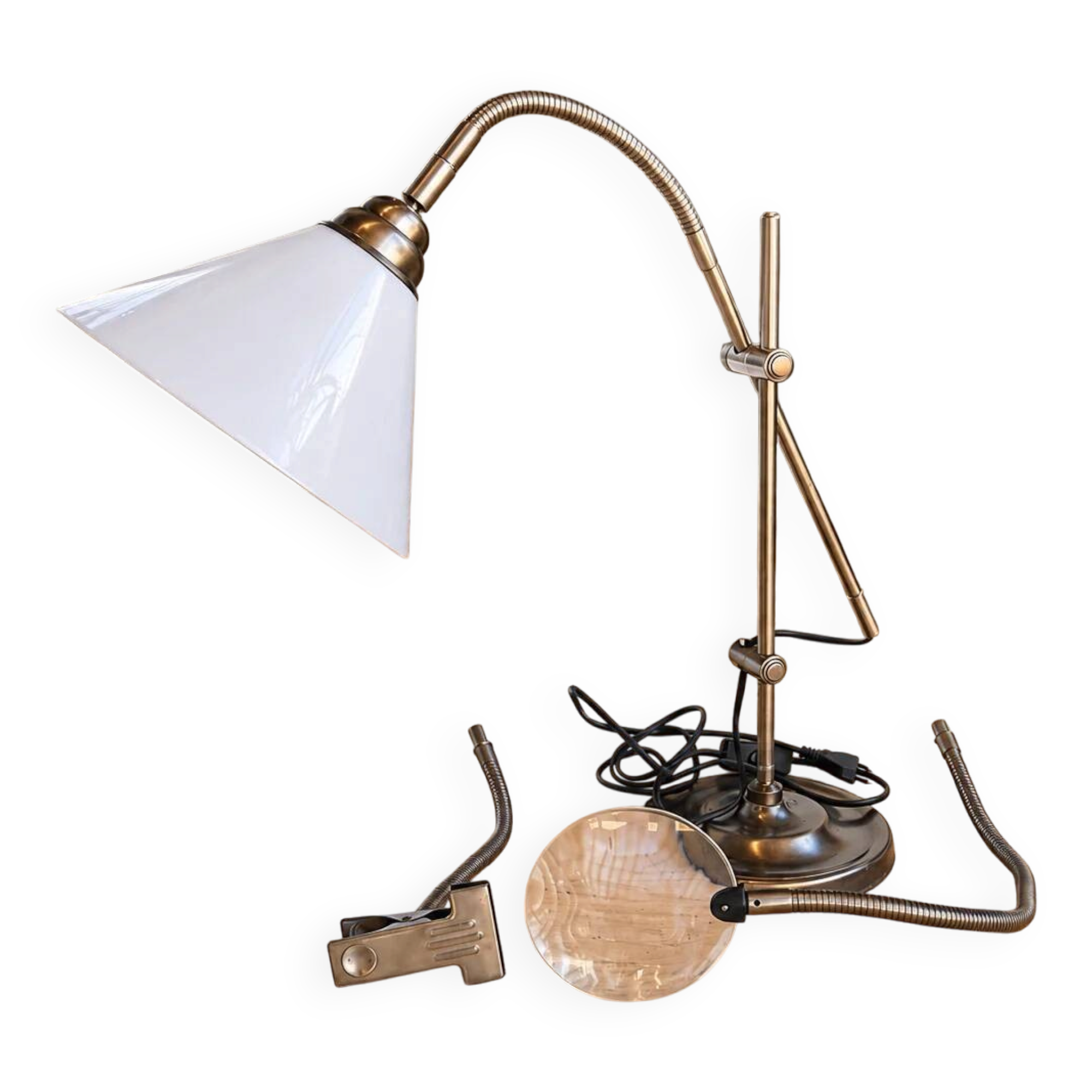 Articulated Daylight desk lamp with magnifying glass and clamp – Aged brass finish